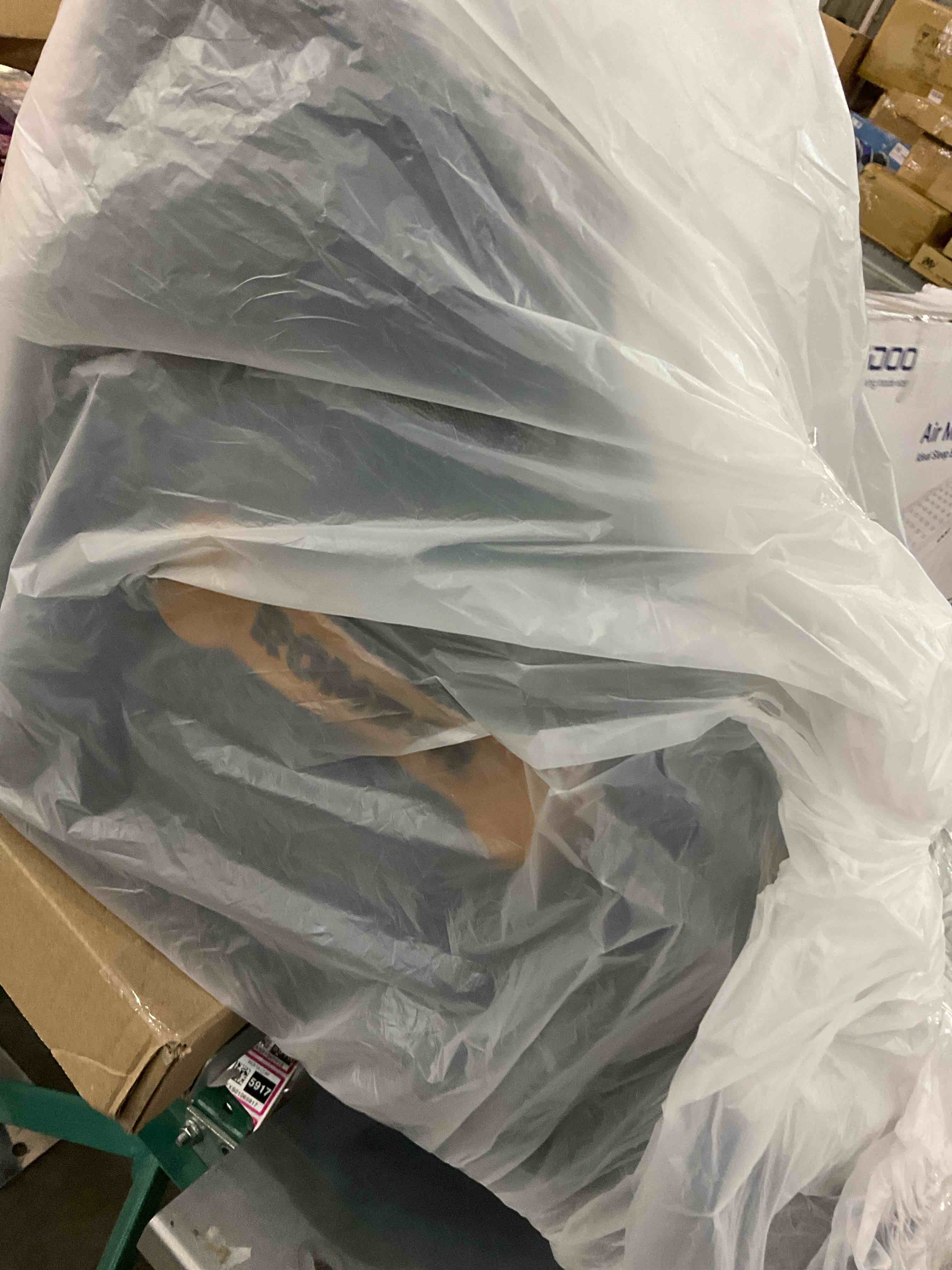 https://s3.amazonaws.com/lotting-images-prod/BargainHunt/EXS00650146_1707136831808.jpeg