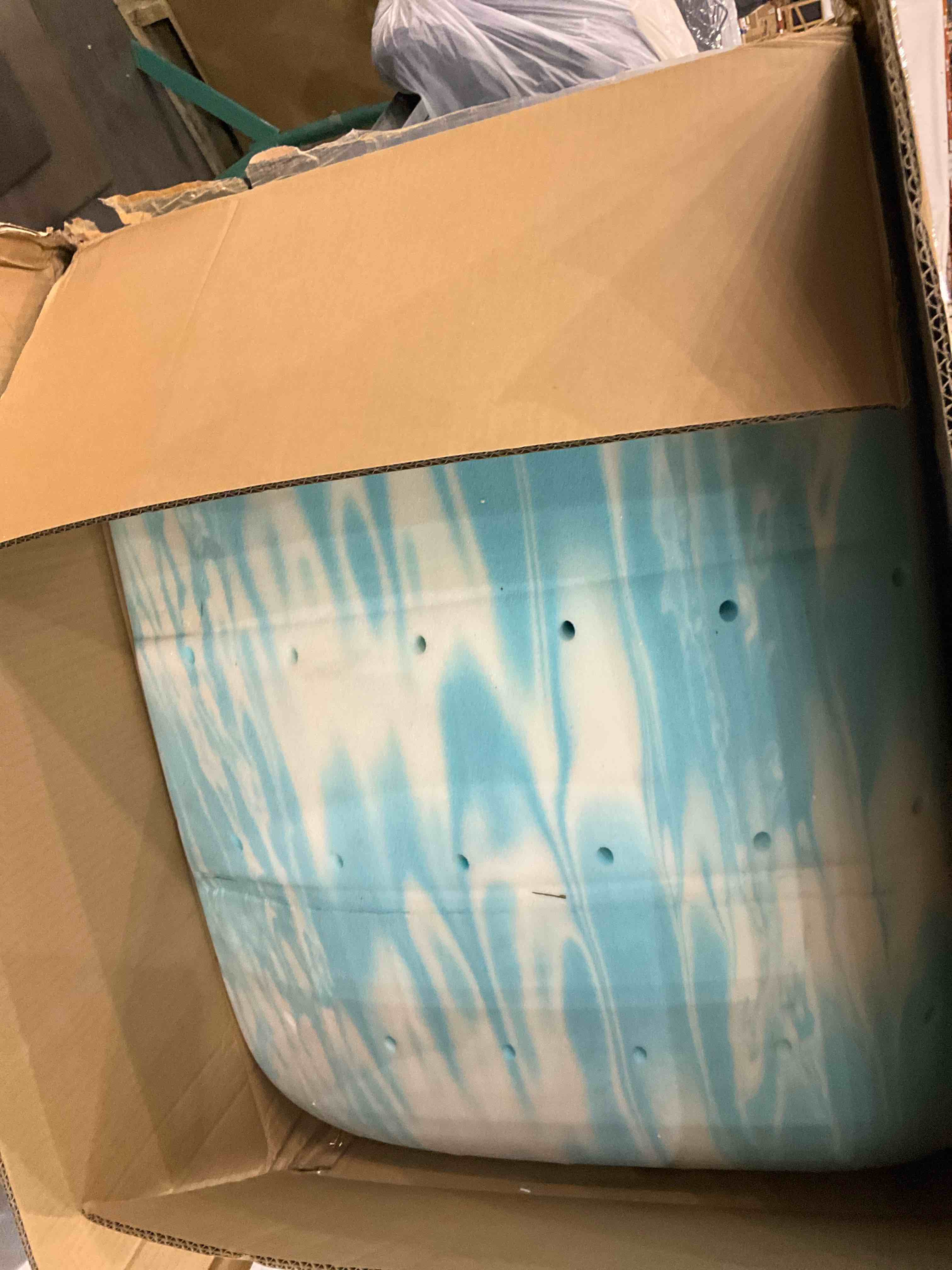 https://s3.amazonaws.com/lotting-images-prod/BargainHunt/EXS00650456_1707508273181.jpeg