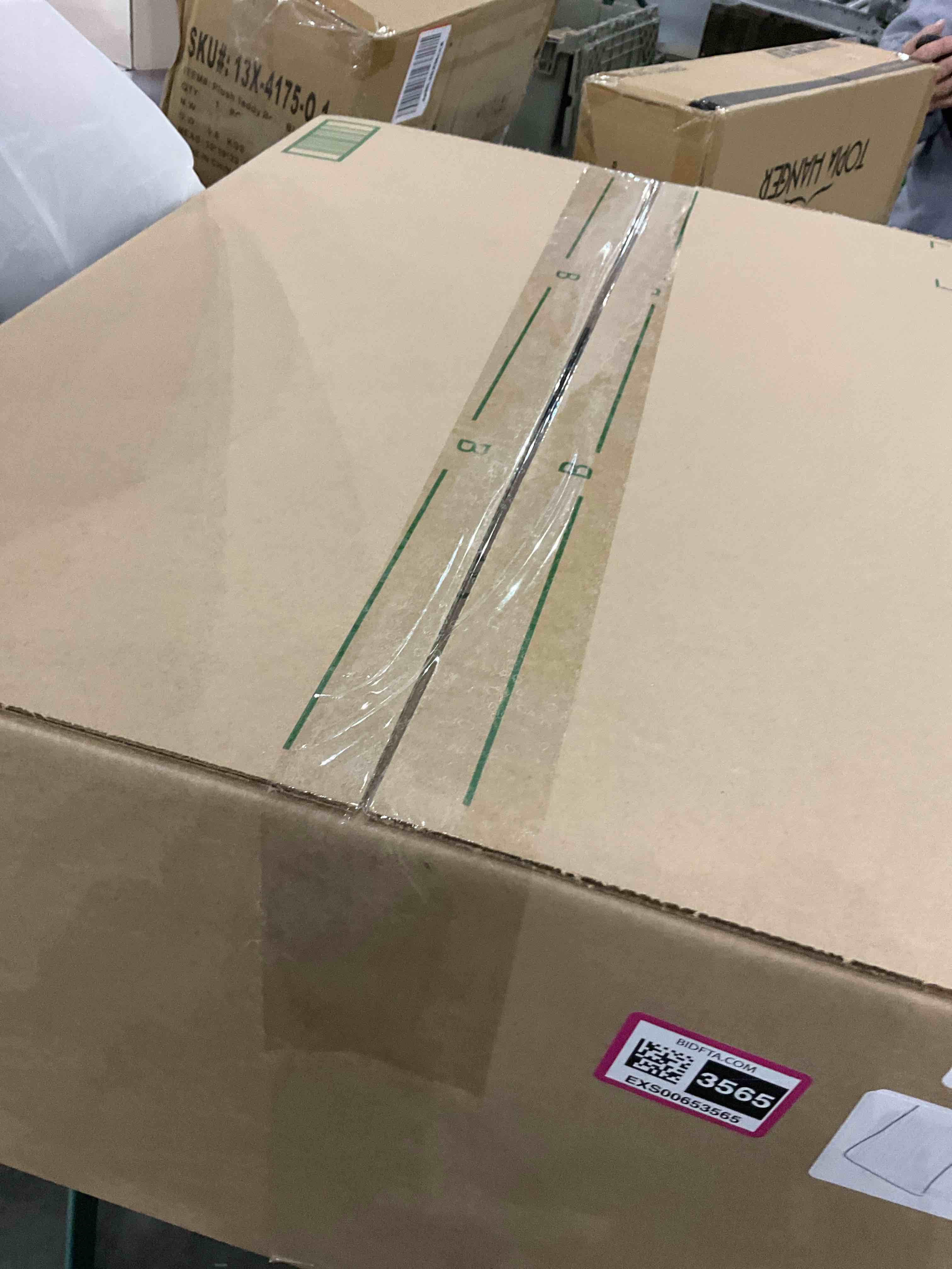 https://s3.amazonaws.com/lotting-images-prod/BargainHunt/EXS00653565_1707136604393.jpeg