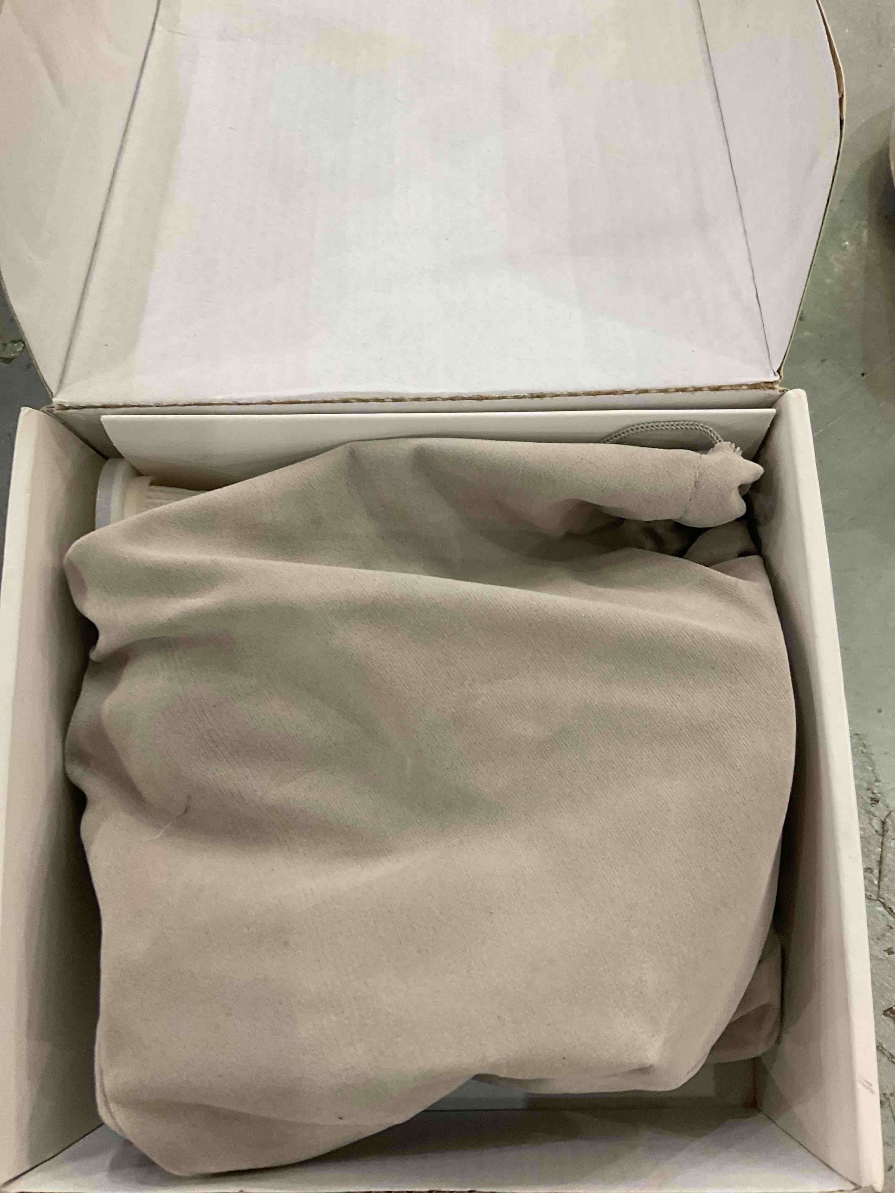 https://s3.amazonaws.com/lotting-images-prod/BargainHunt/EXS00654393_1707145737045.jpeg