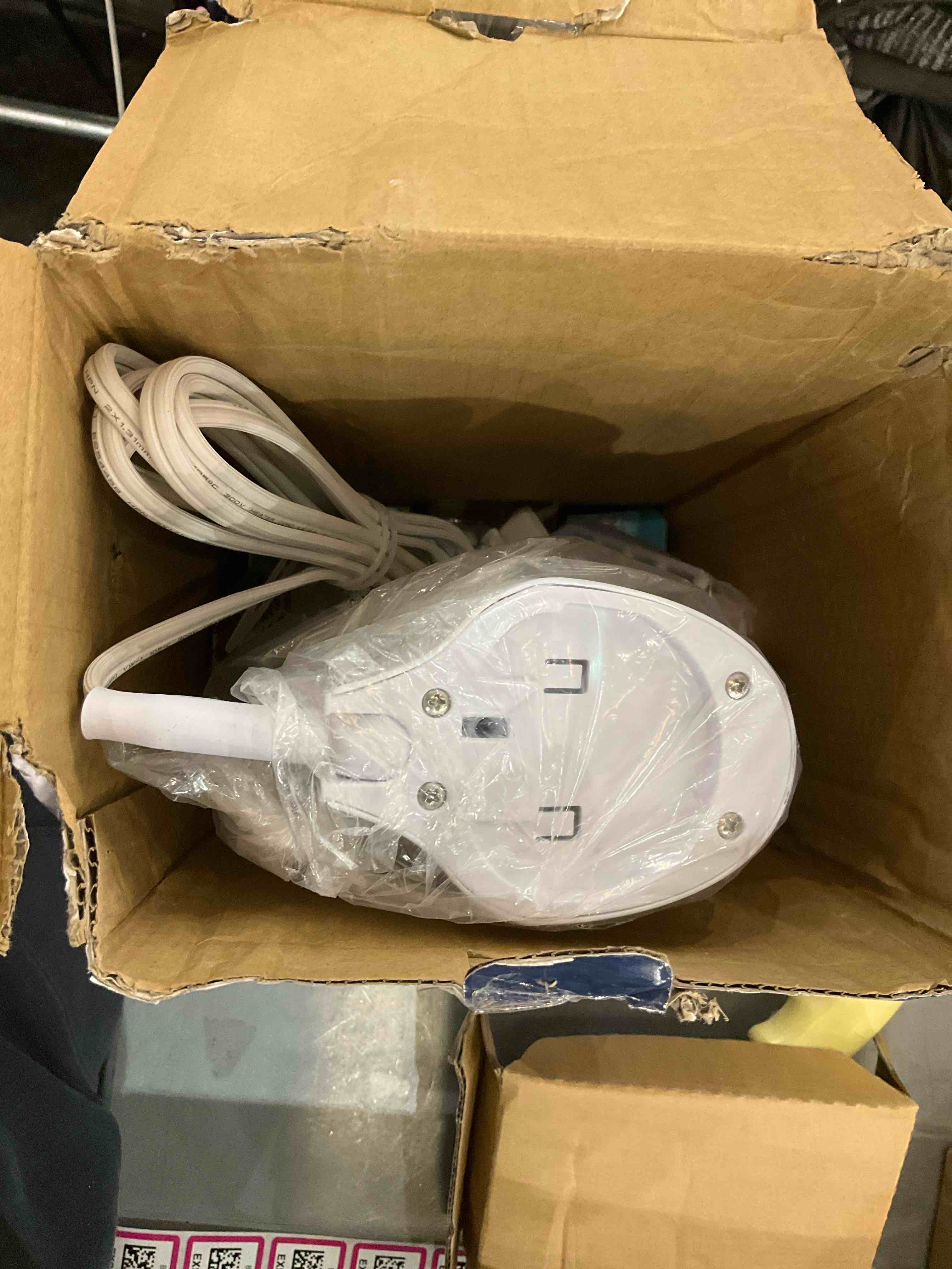 https://s3.amazonaws.com/lotting-images-prod/BargainHunt/EXS00654438_1707155190289.jpeg