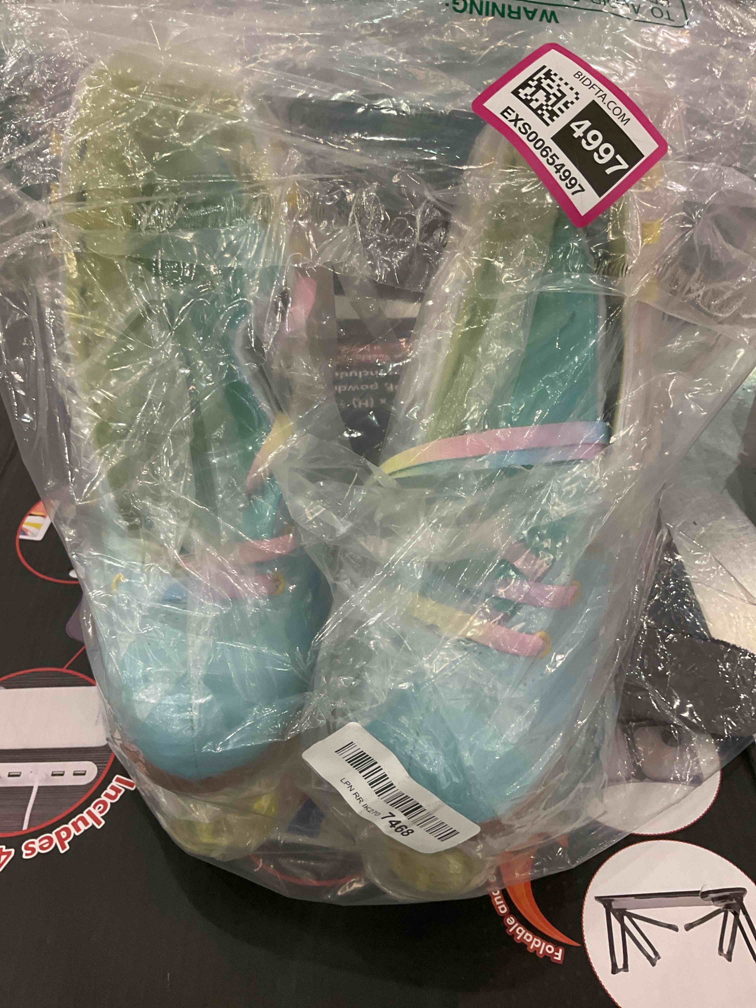 https://s3.amazonaws.com/lotting-images-prod/BargainHunt/EXS00654997_1708545392414.jpeg