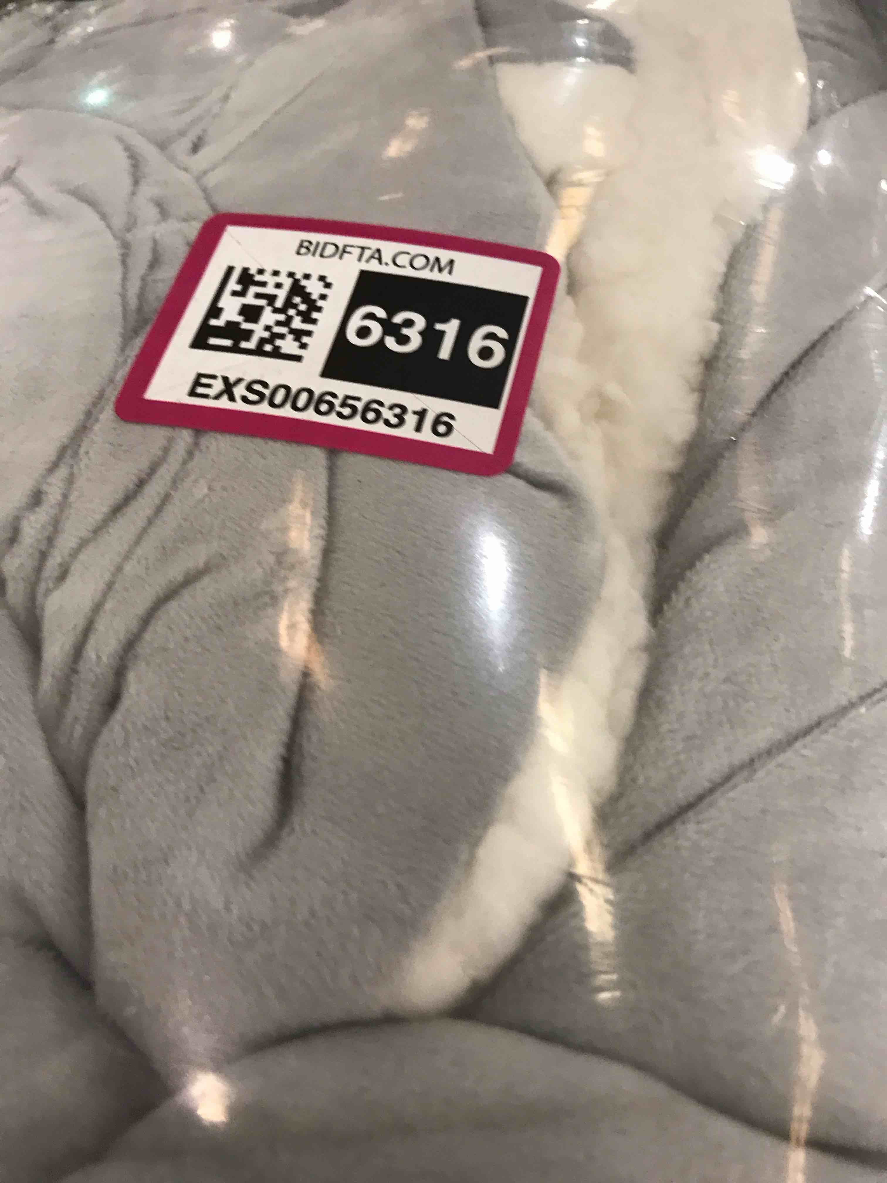 https://s3.amazonaws.com/lotting-images-prod/BargainHunt/EXS00656316_1706726198142.jpeg