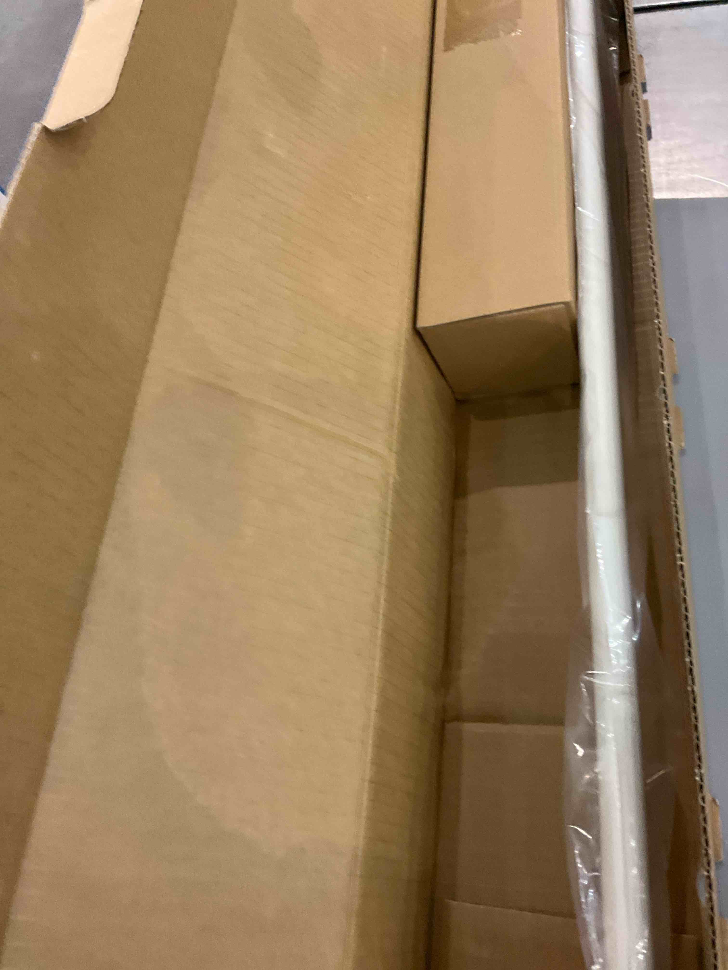 https://s3.amazonaws.com/lotting-images-prod/BargainHunt/EXS00656319_1706789957822.jpeg