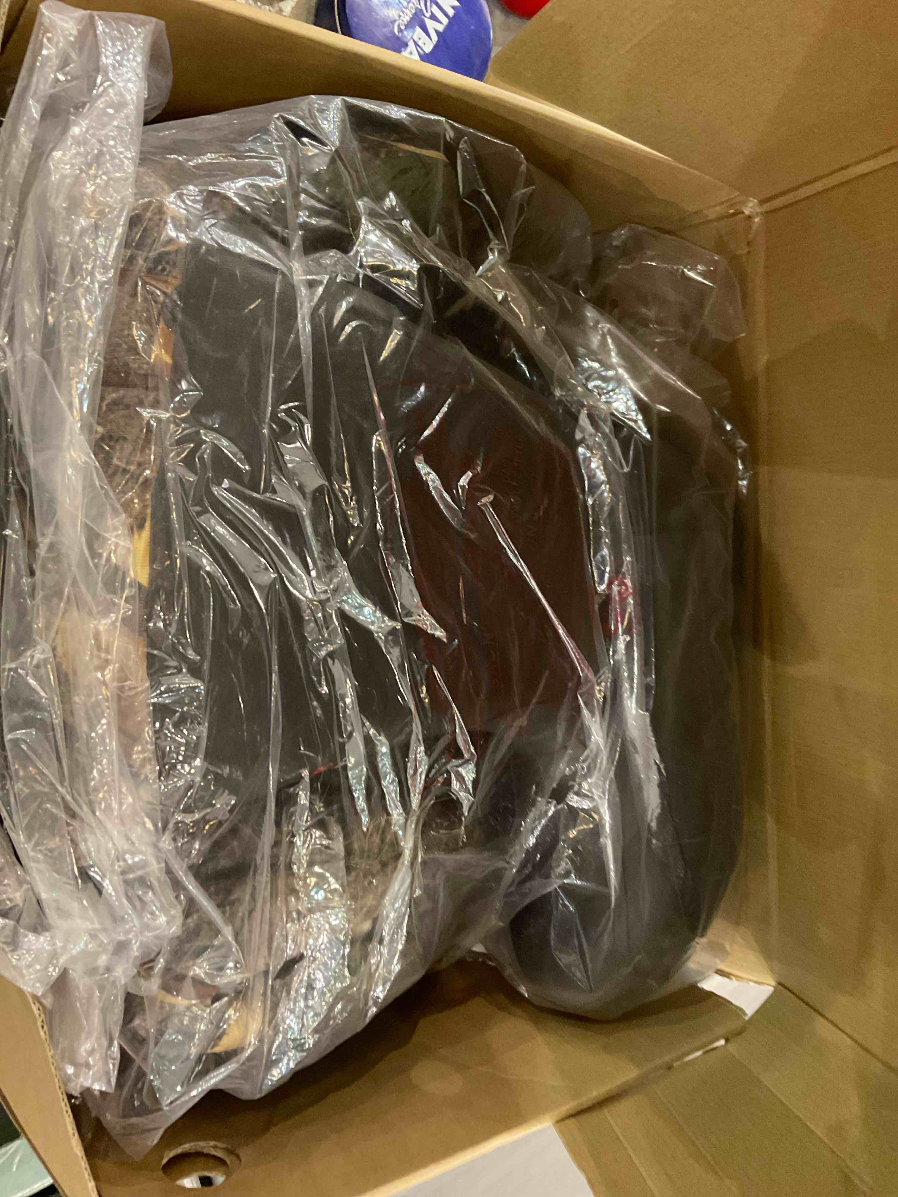 https://s3.amazonaws.com/lotting-images-prod/BargainHunt/EXS00656378_1706896162350.jpeg