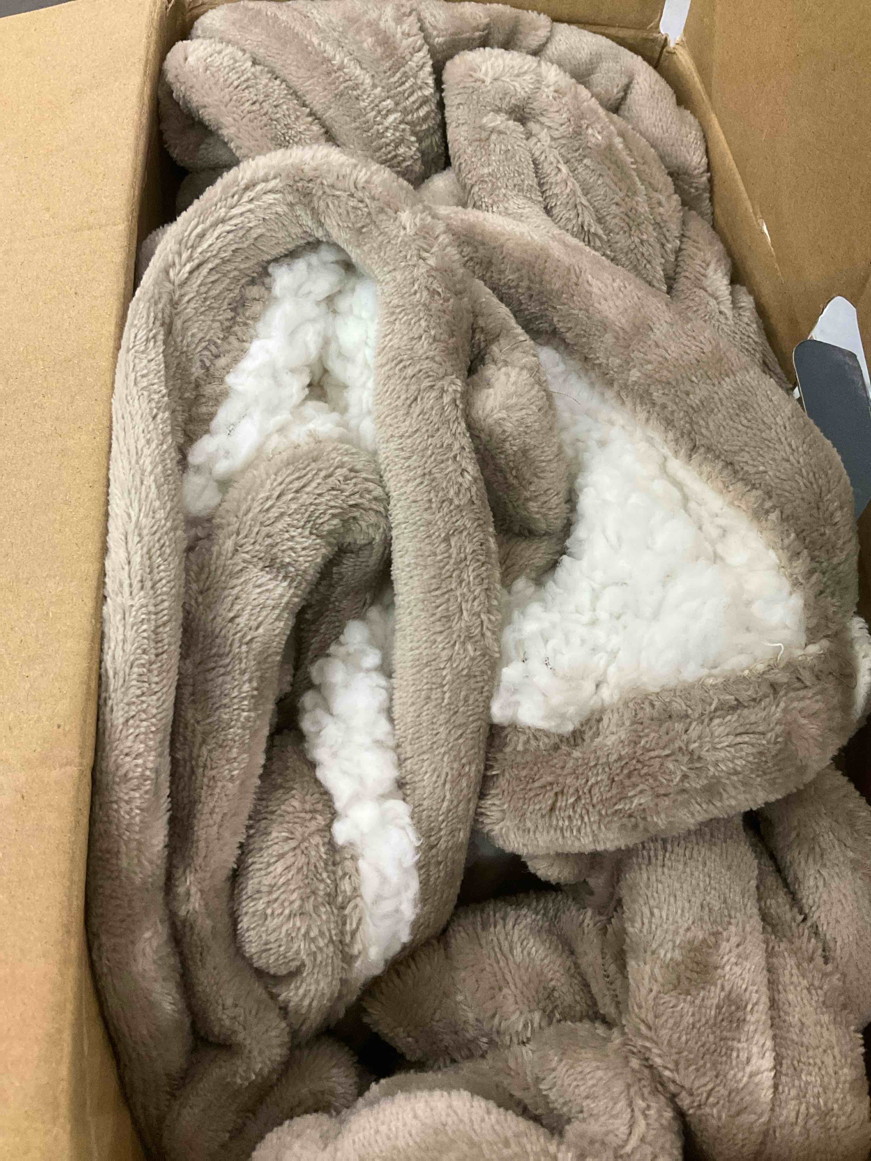 https://s3.amazonaws.com/lotting-images-prod/BargainHunt/EXS00657047_1706725985854.jpeg