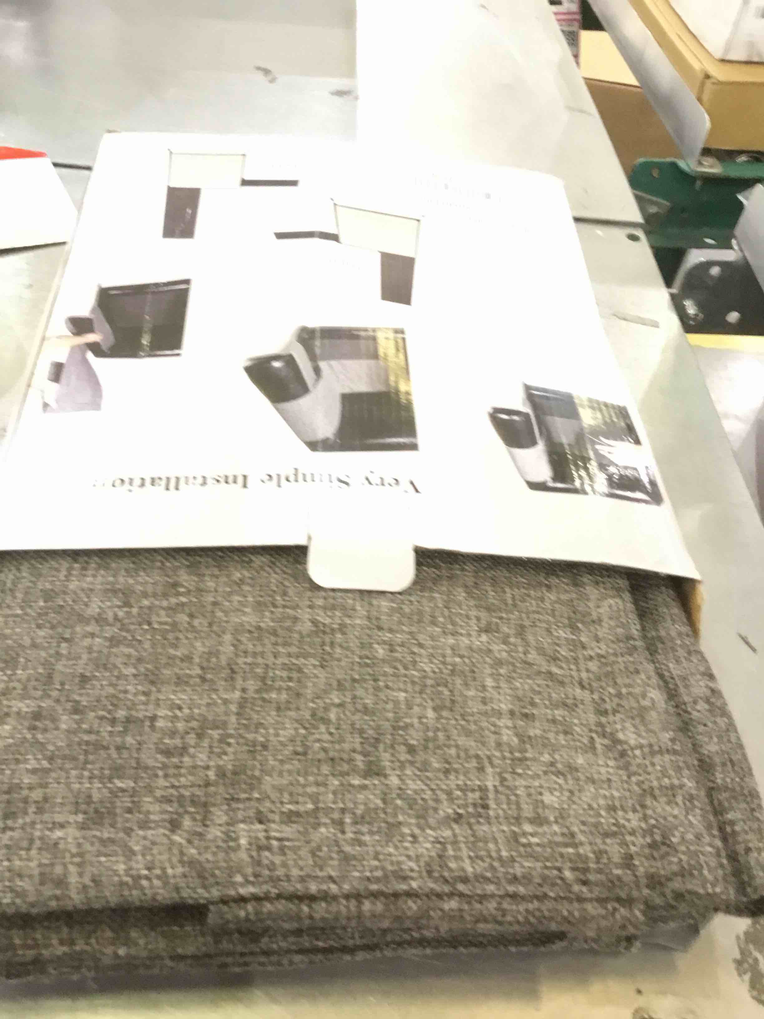 https://s3.amazonaws.com/lotting-images-prod/BargainHunt/EXS00657333_1707163357044.jpeg