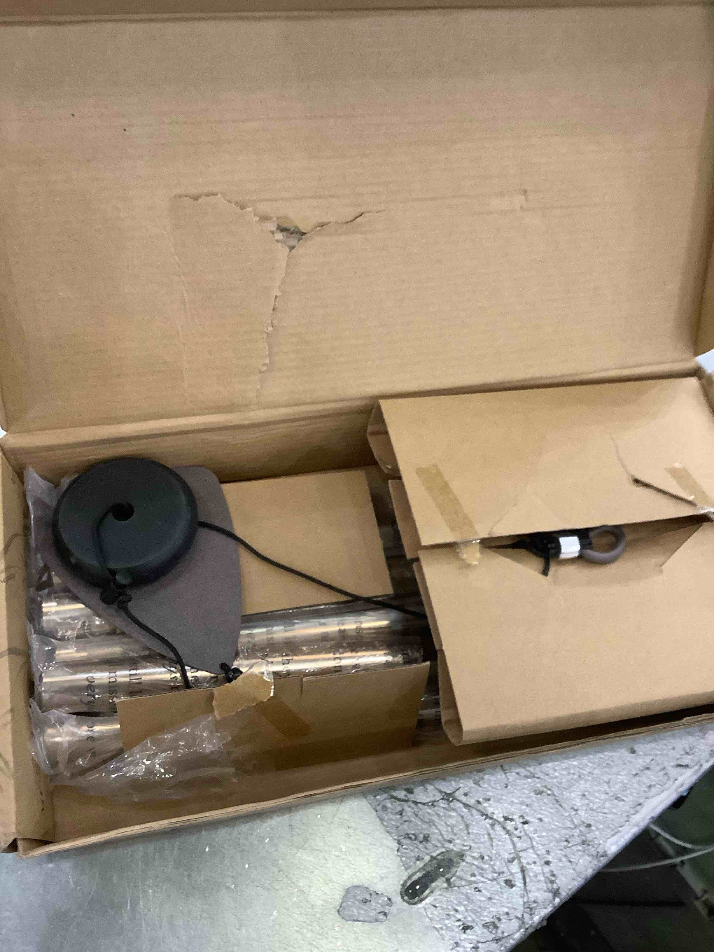 https://s3.amazonaws.com/lotting-images-prod/BargainHunt/EXS00658268_1708459917838.jpeg