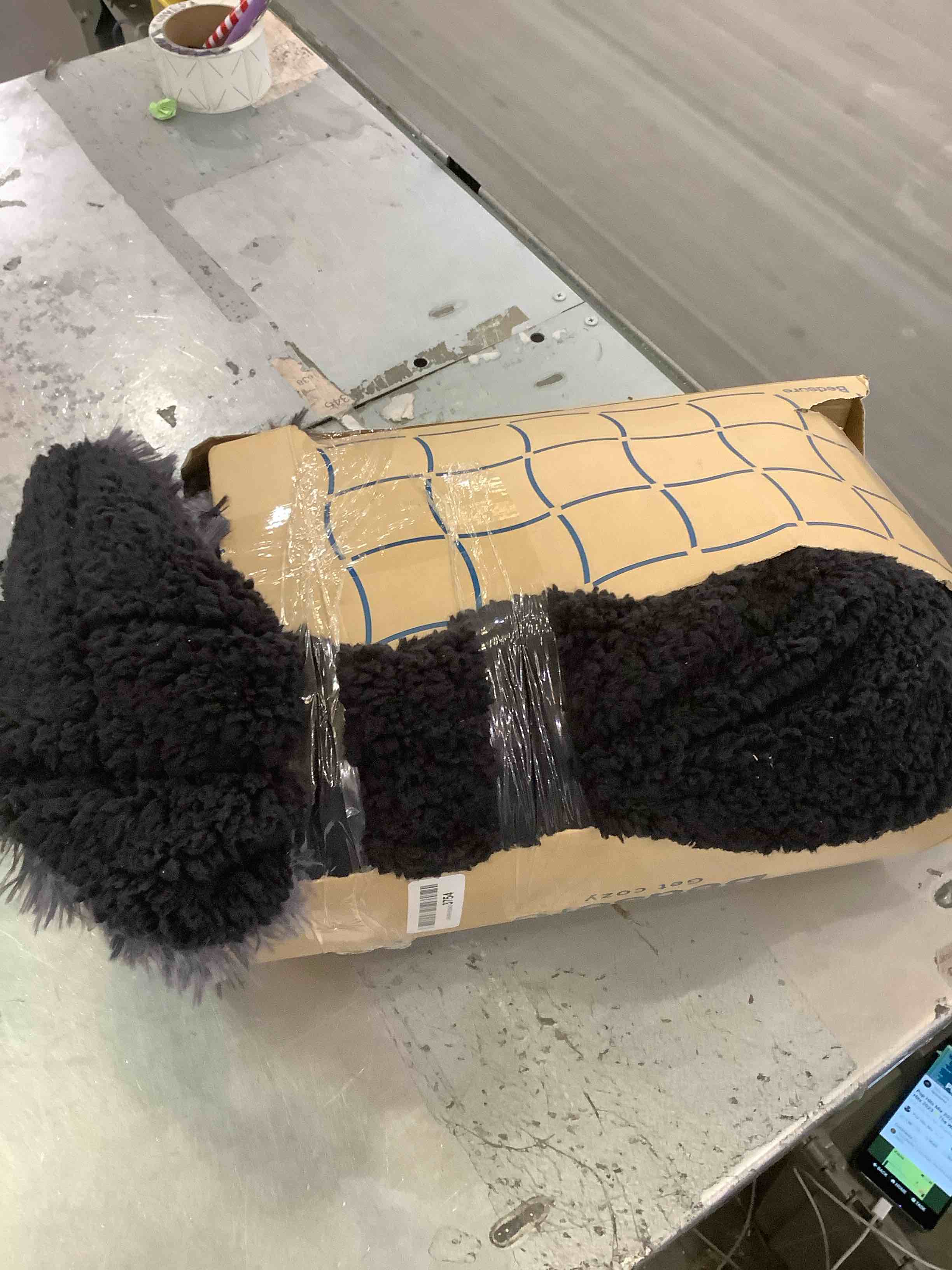 https://s3.amazonaws.com/lotting-images-prod/BargainHunt/EXS00658282_1708458719684.jpeg