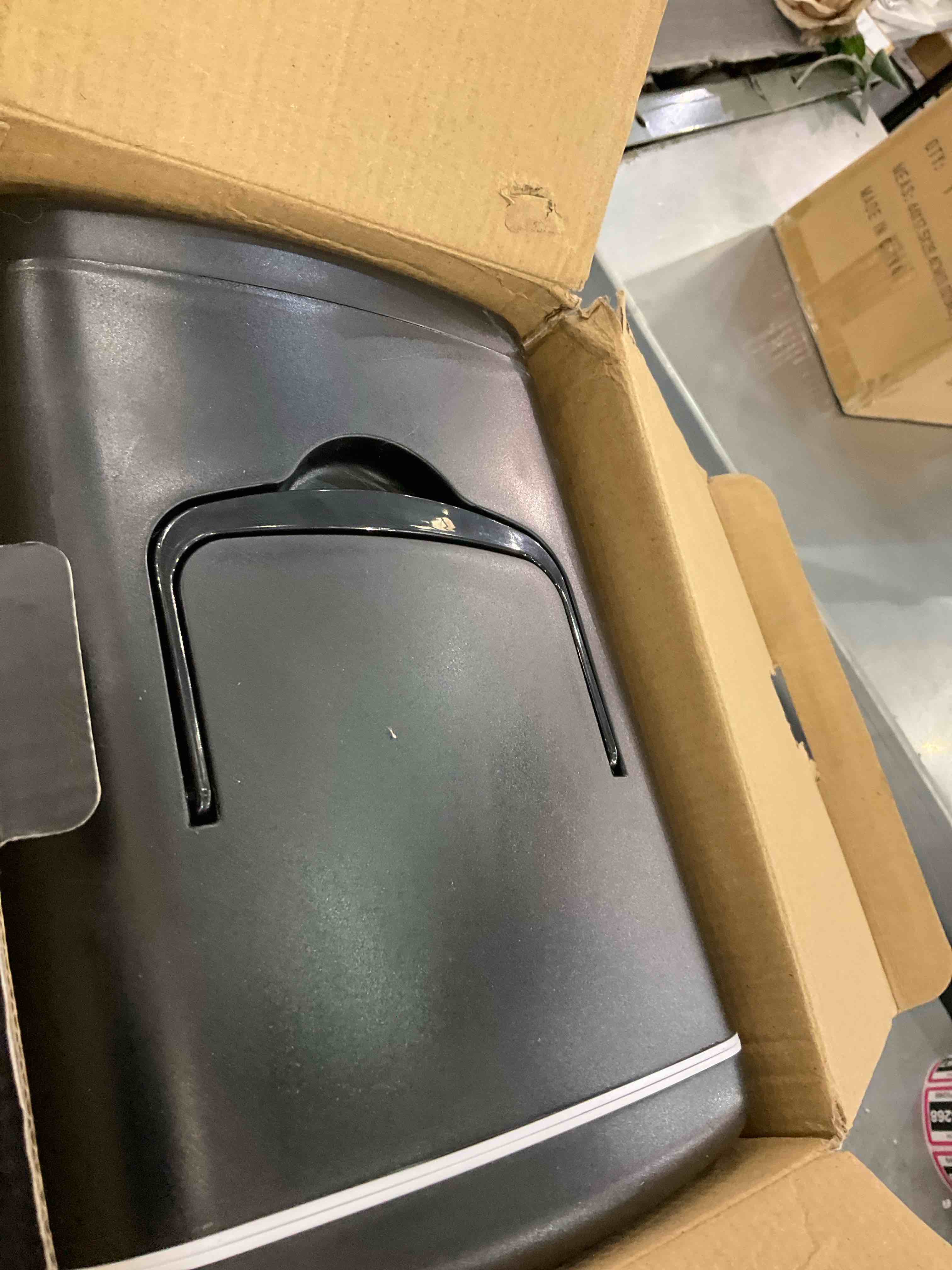 https://s3.amazonaws.com/lotting-images-prod/BargainHunt/EXS00658532_1706630572448.jpeg