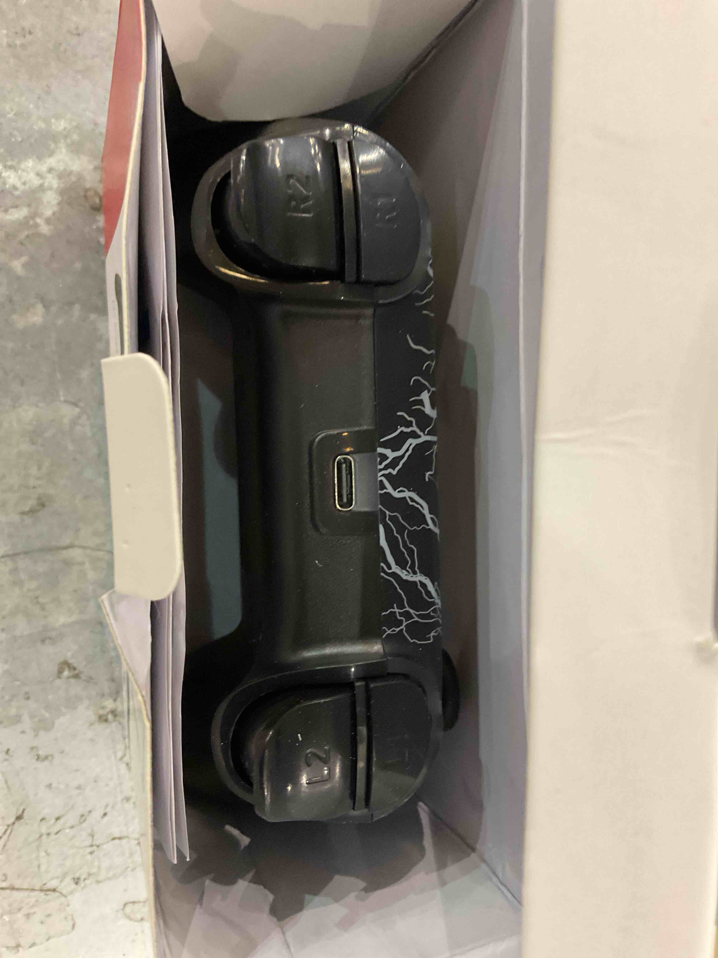 https://s3.amazonaws.com/lotting-images-prod/BargainHunt/EXS00658841_1707146159537.jpeg