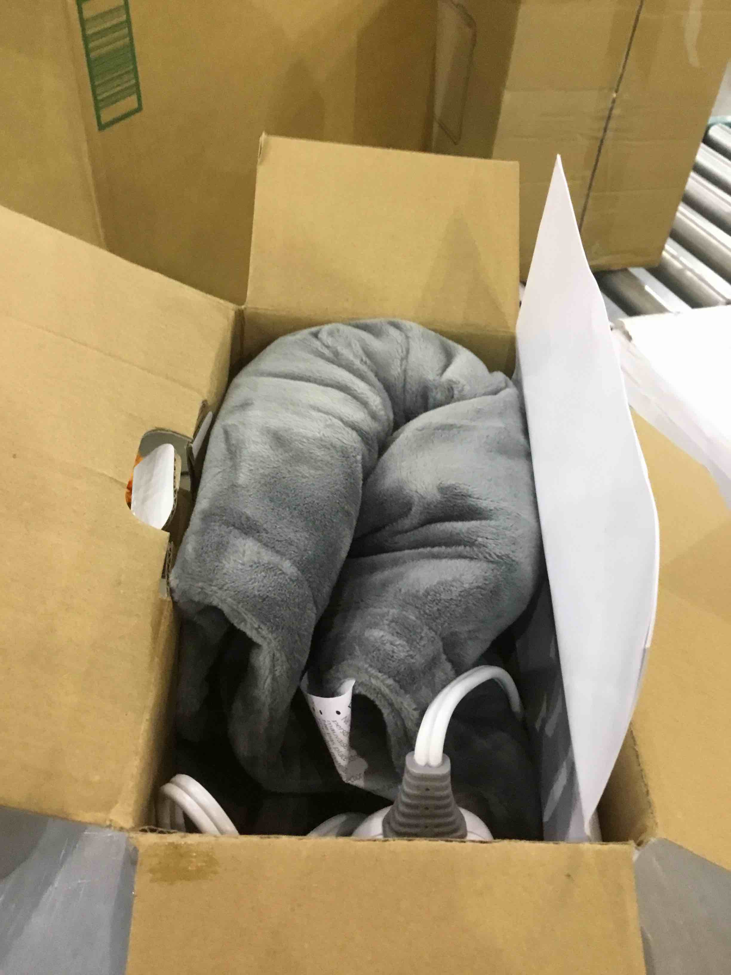 https://s3.amazonaws.com/lotting-images-prod/BargainHunt/EXS00658931_1707223022828.jpeg
