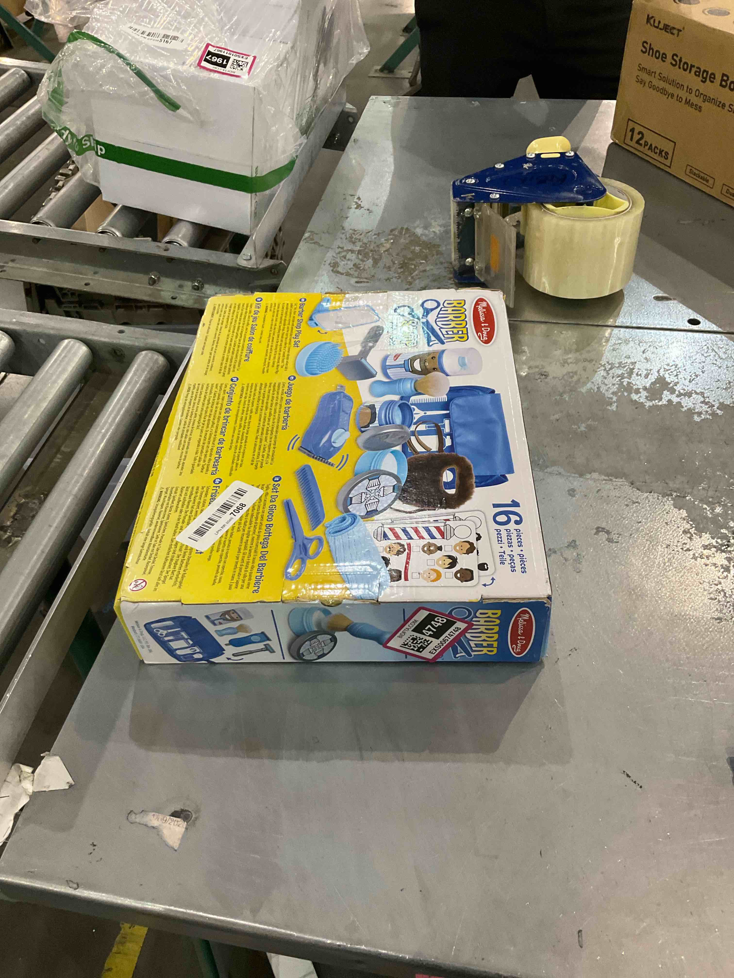 Melissa & Doug Barber Shop Pretend Play Set Shaving Toy for Boys and Girls Ages 3+ - Wearable Beard and Shave Accessories for Role Play