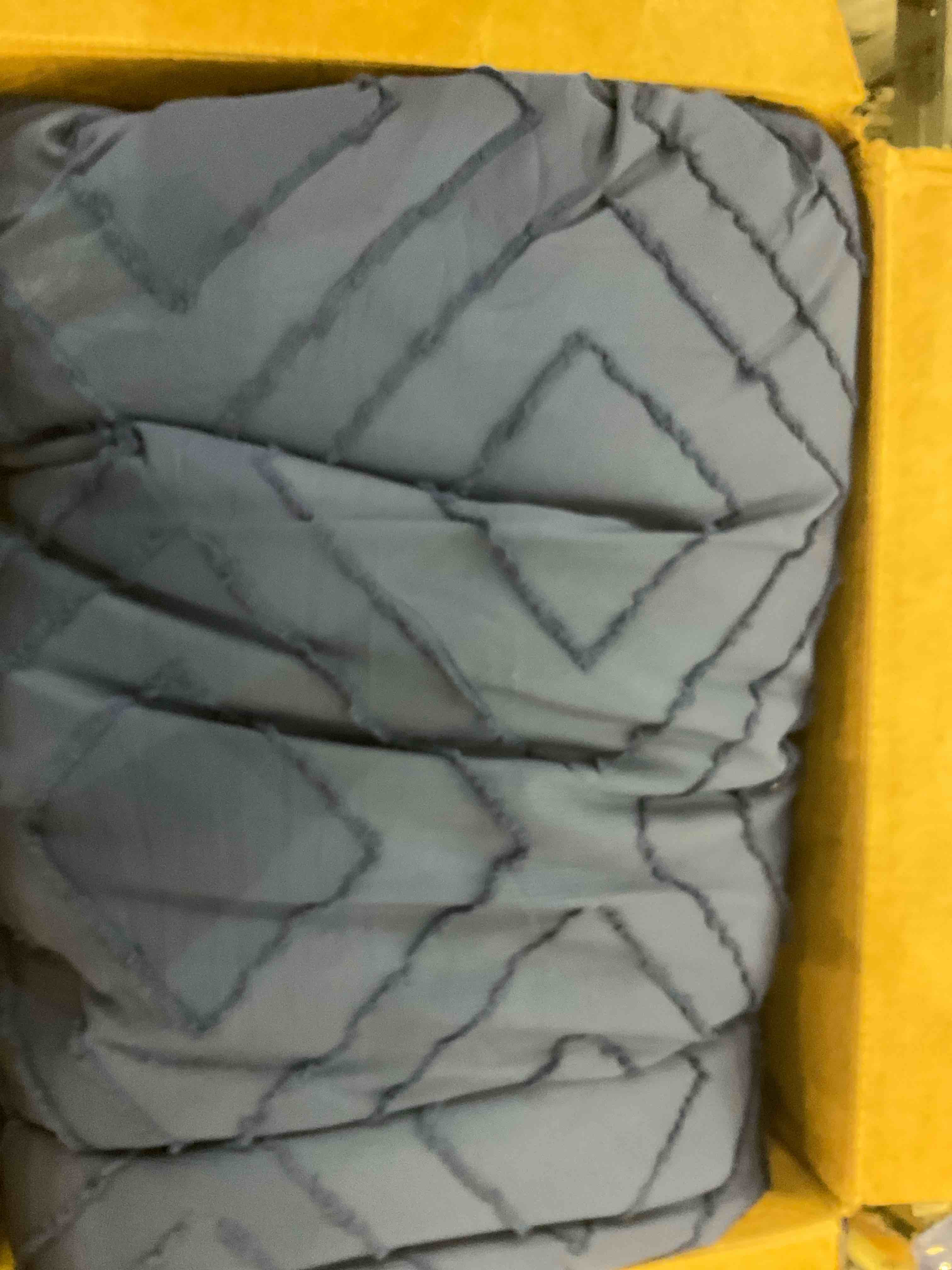 https://s3.amazonaws.com/lotting-images-prod/BargainHunt/EXS00674832_1709908499953.jpeg