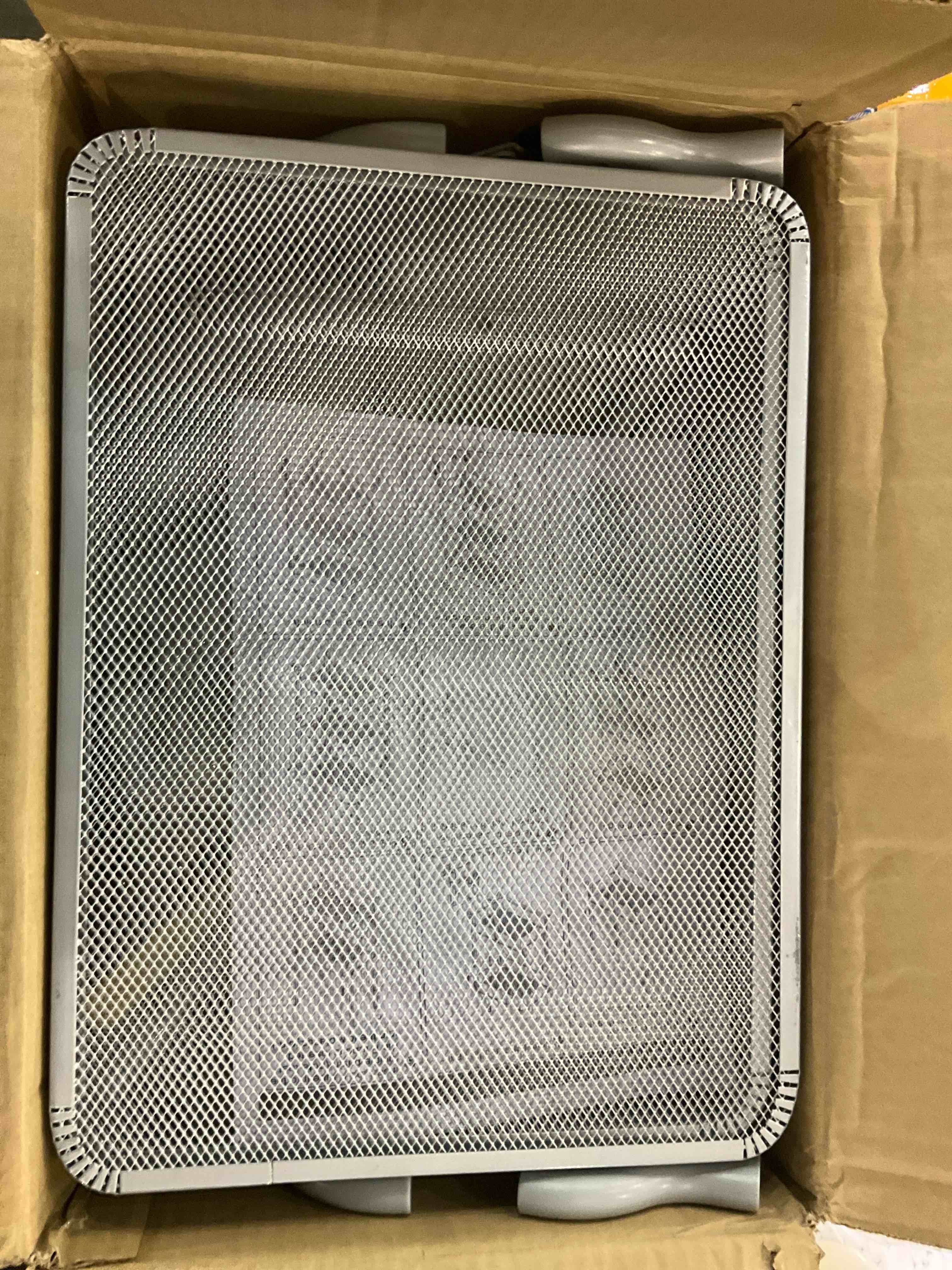 https://s3.amazonaws.com/lotting-images-prod/BargainHunt/EXS00674855_1709913032708.jpeg