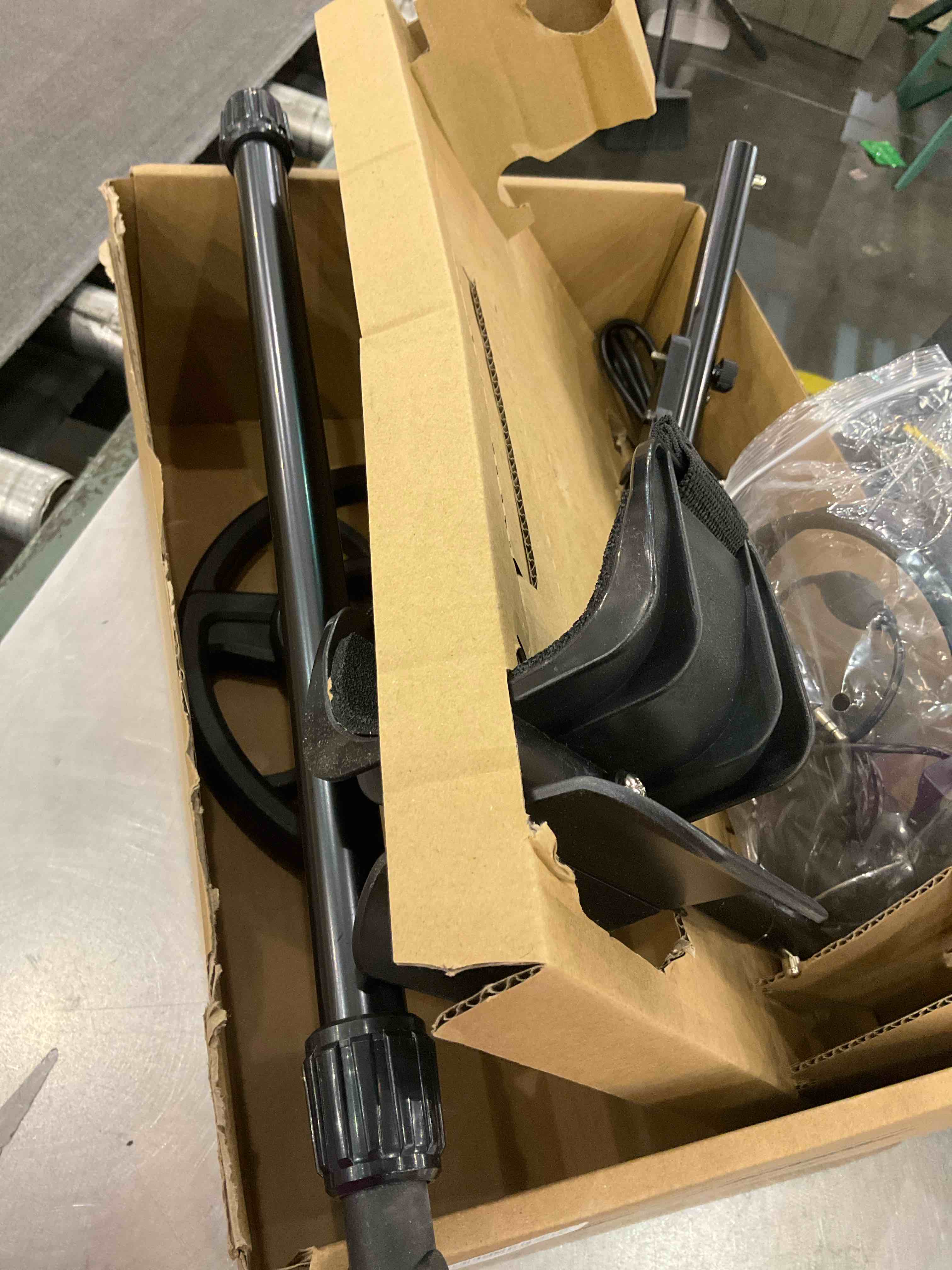 https://s3.amazonaws.com/lotting-images-prod/BargainHunt/EXS00700726_1707144482696.jpeg
