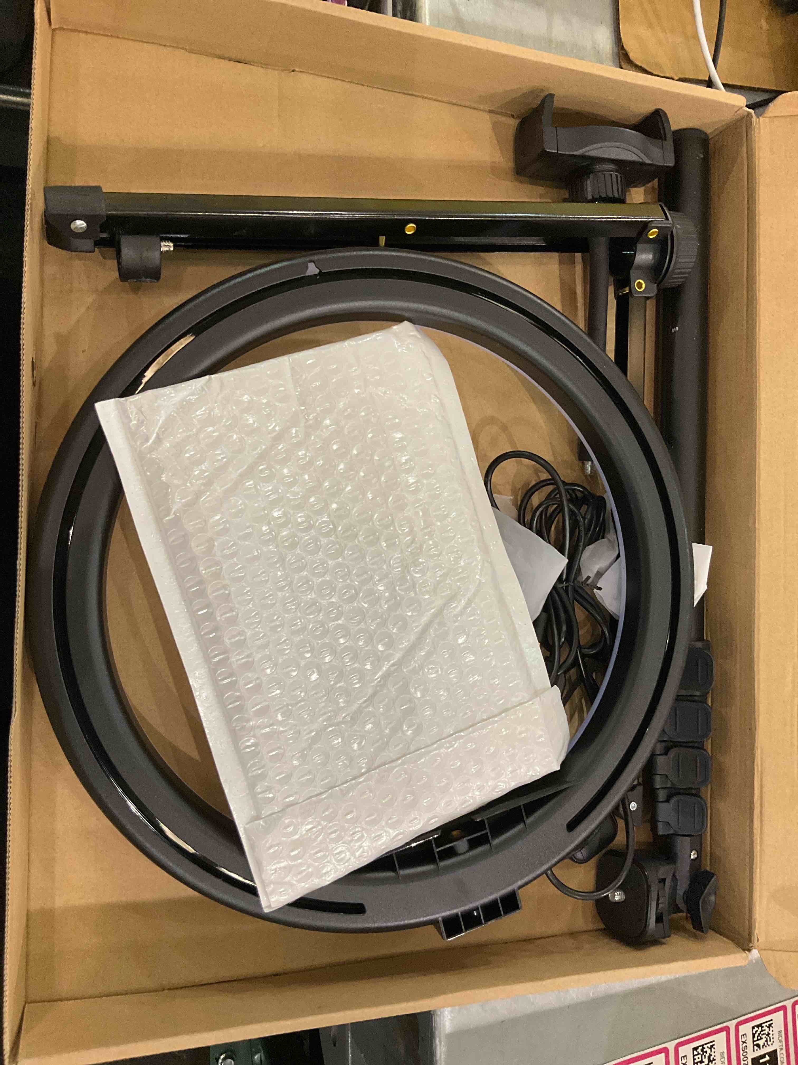 https://s3.amazonaws.com/lotting-images-prod/BargainHunt/EXS00701121_1706723088065.jpeg
