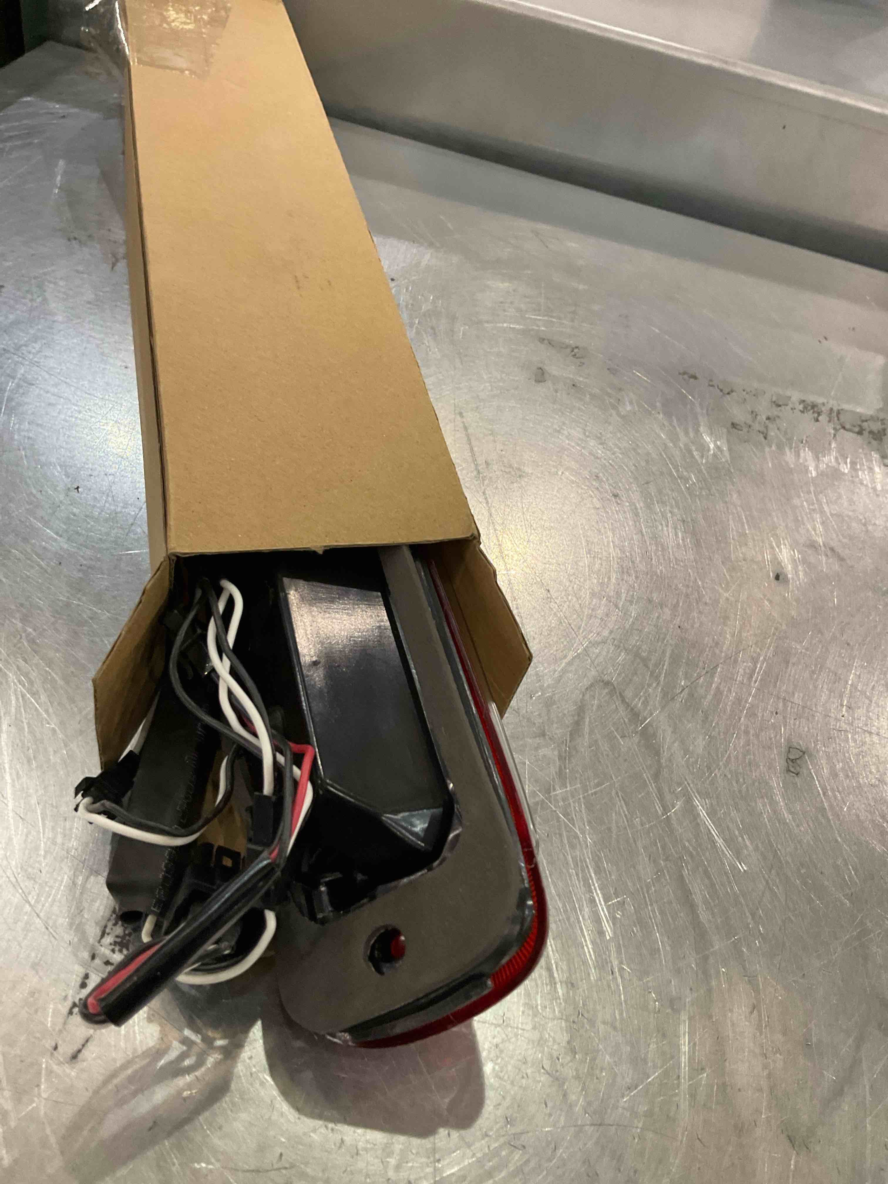 https://s3.amazonaws.com/lotting-images-prod/BargainHunt/EXS00701939_1707404924172.jpeg