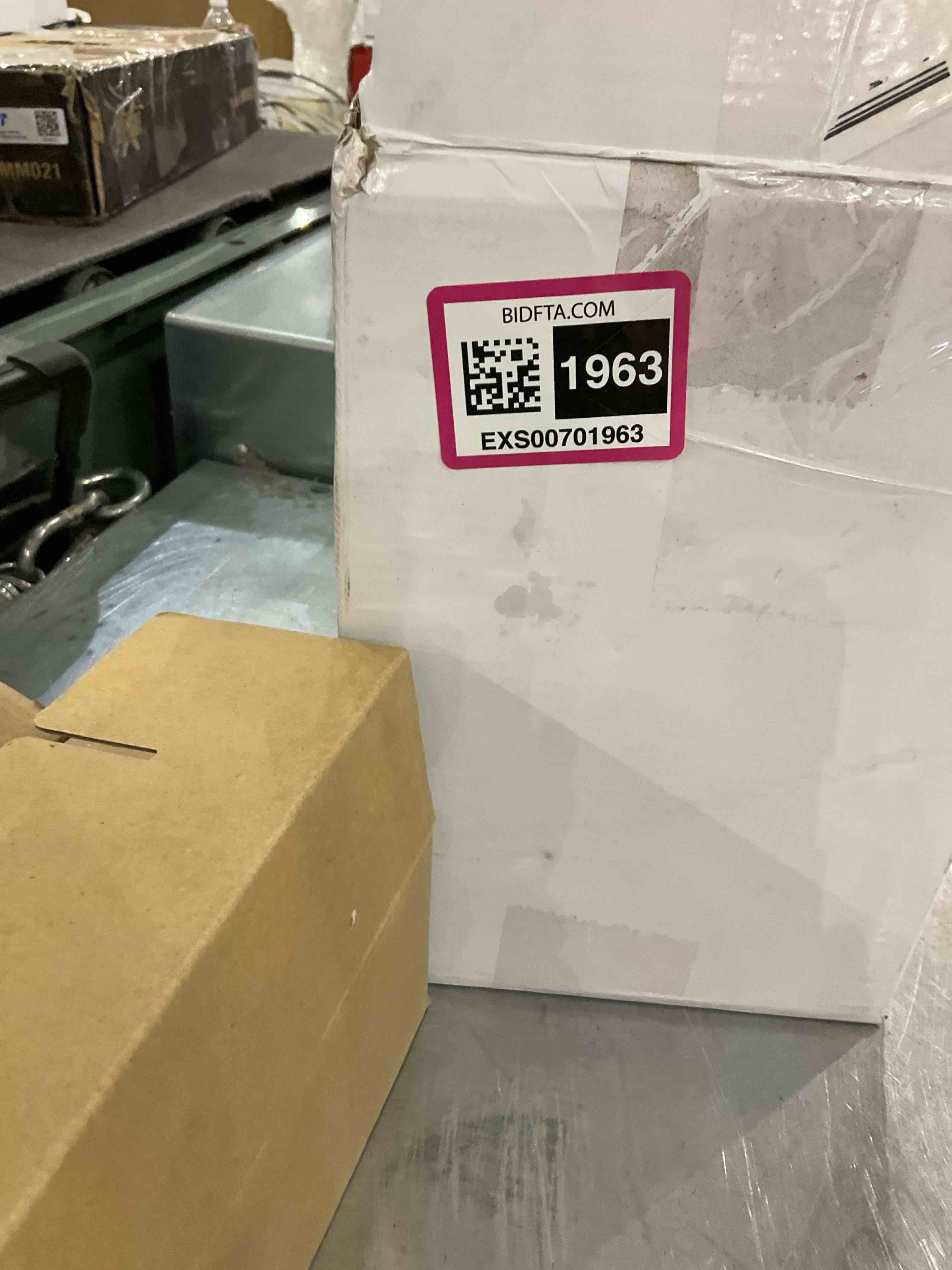 https://s3.amazonaws.com/lotting-images-prod/BargainHunt/EXS00701963_1707407289292.jpeg