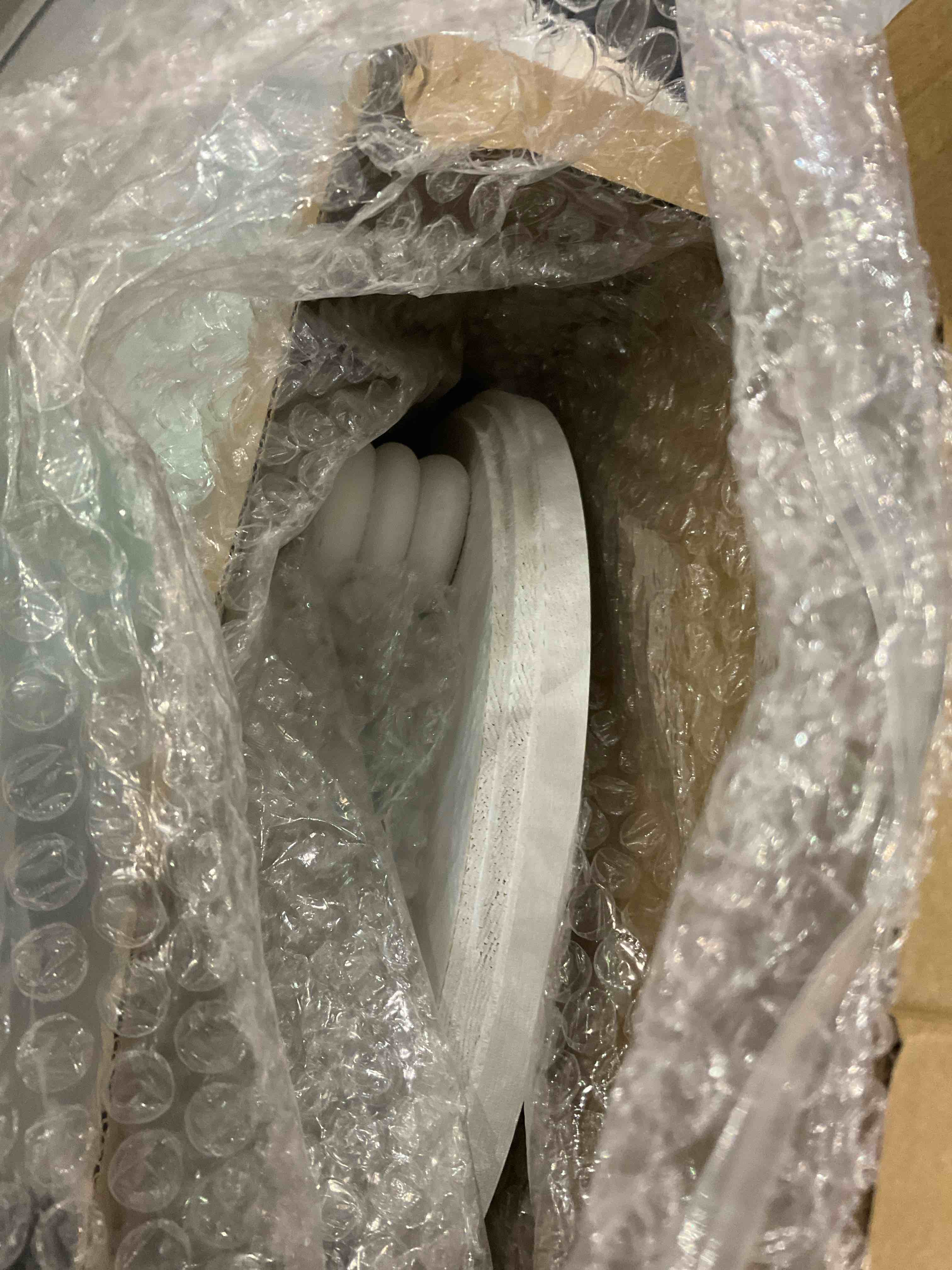 https://s3.amazonaws.com/lotting-images-prod/BargainHunt/EXS00702377_1707316057054.jpeg