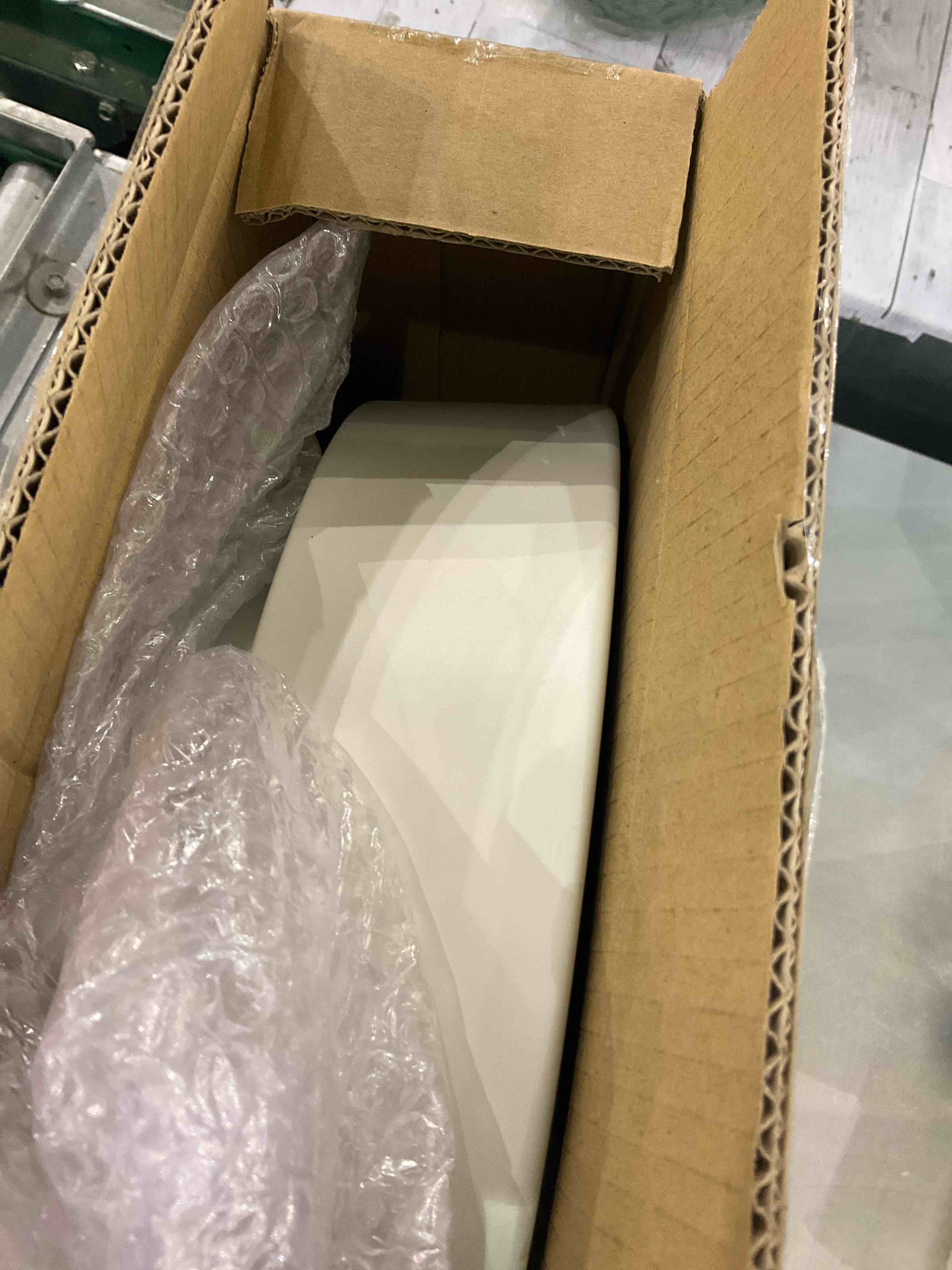 https://s3.amazonaws.com/lotting-images-prod/BargainHunt/EXS00702432_1707397202222.jpeg