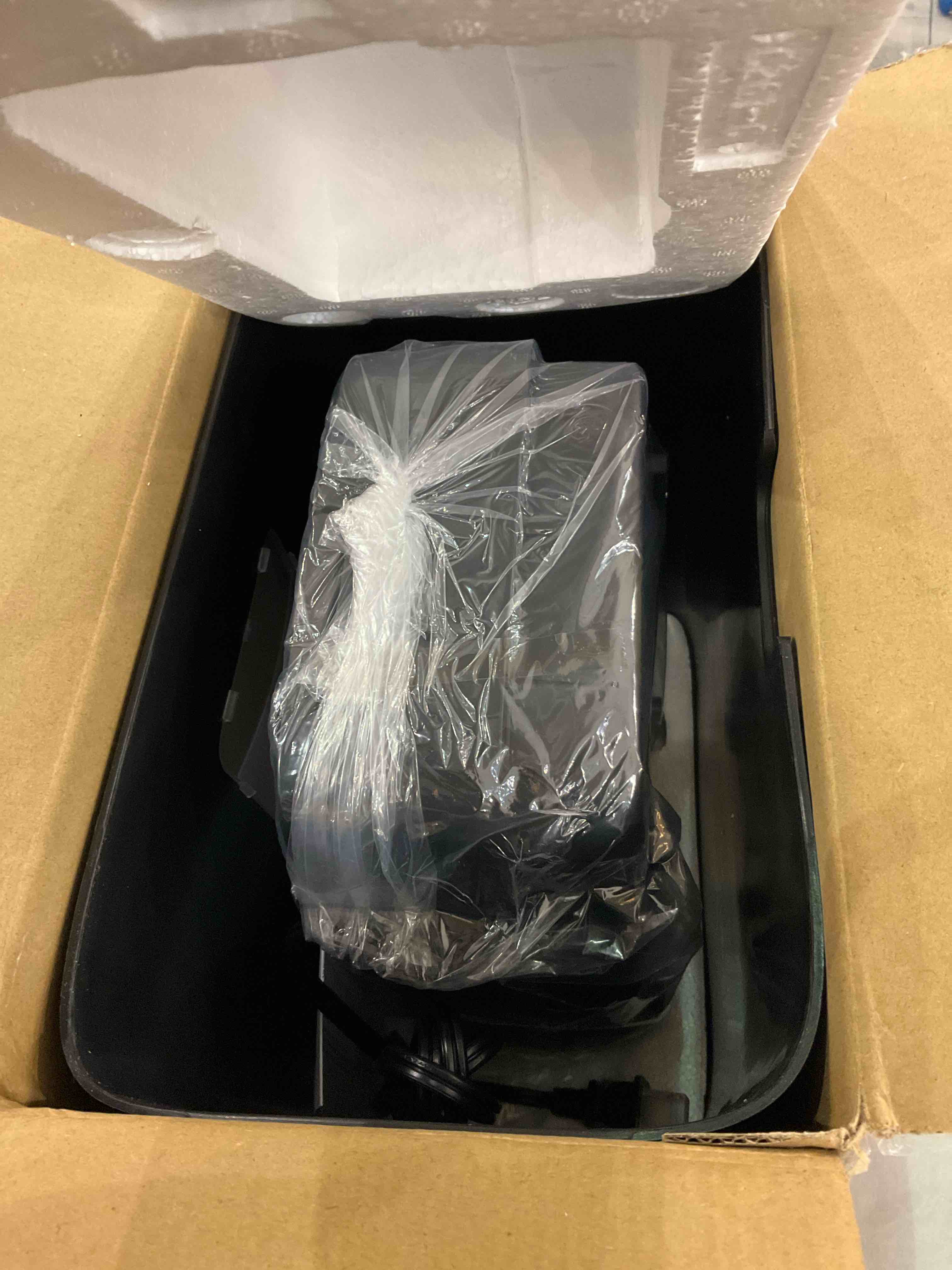https://s3.amazonaws.com/lotting-images-prod/BargainHunt/EXS00702466_1707403418384.jpeg
