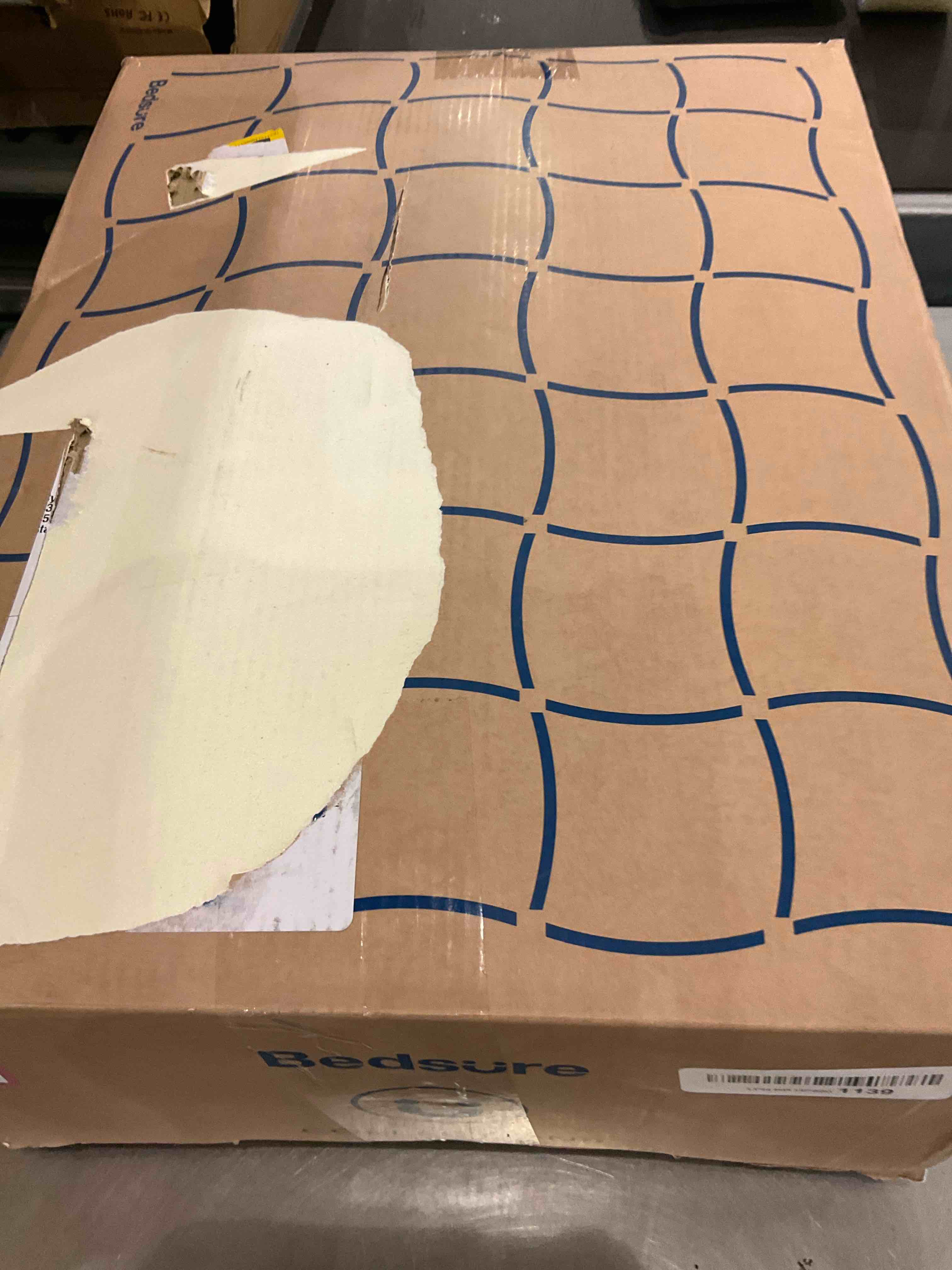 https://s3.amazonaws.com/lotting-images-prod/BargainHunt/EXS00702520_1708607632657.jpeg