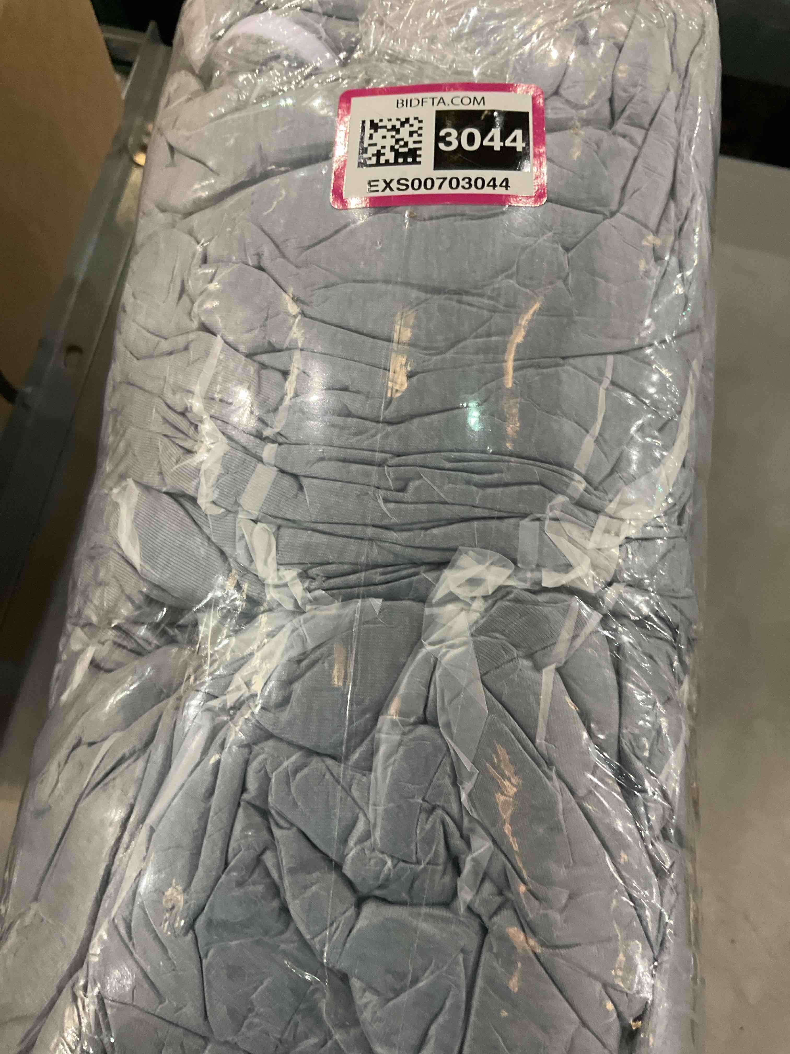 https://s3.amazonaws.com/lotting-images-prod/BargainHunt/EXS00703044_1706817988533.jpeg