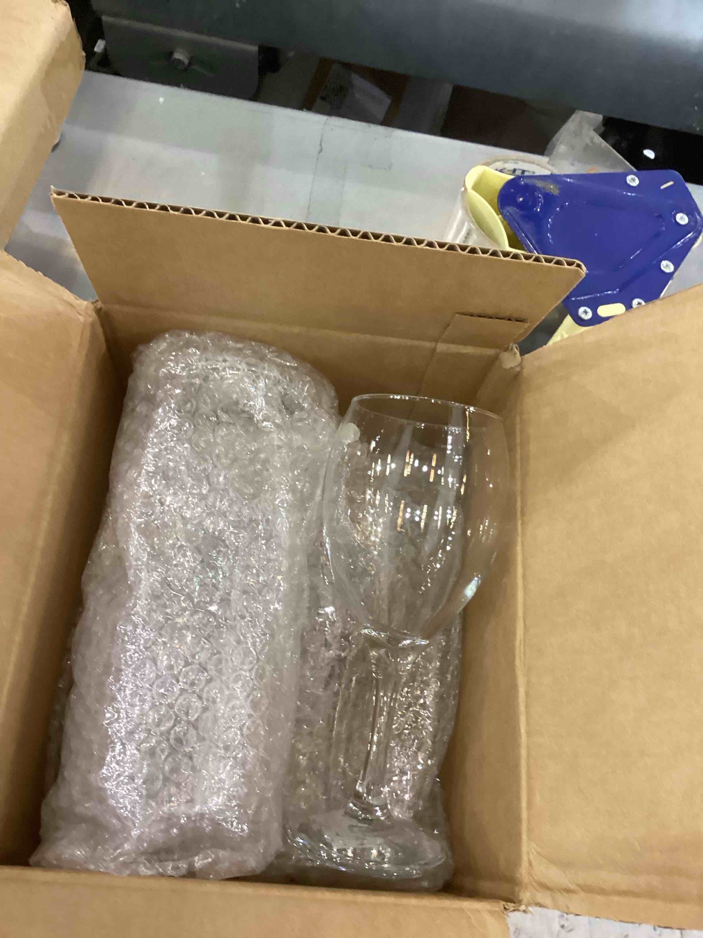 https://s3.amazonaws.com/lotting-images-prod/BargainHunt/EXS00703186_1706896926189.jpeg