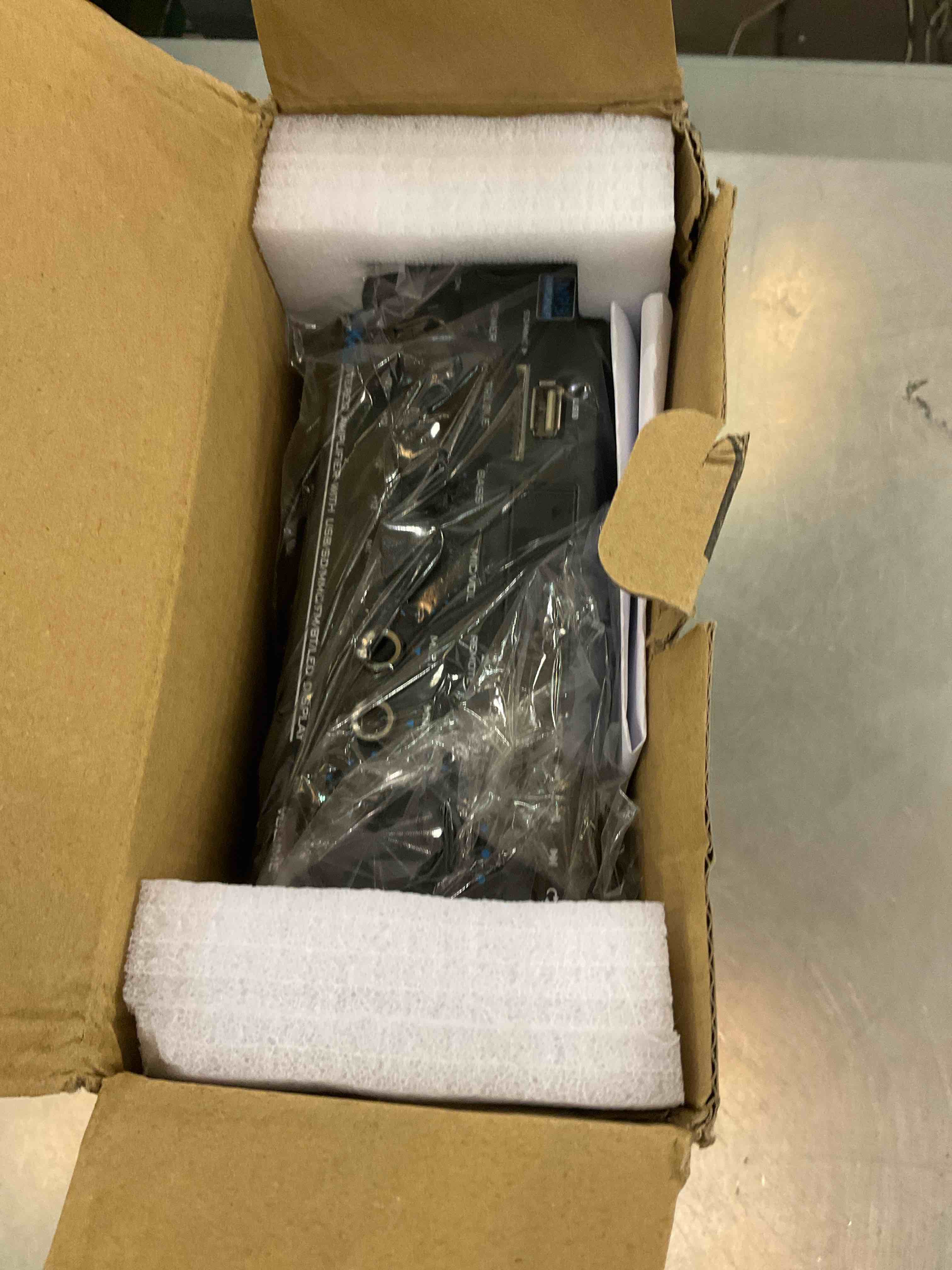 https://s3.amazonaws.com/lotting-images-prod/BargainHunt/EXS00703466_1707242220658.jpeg