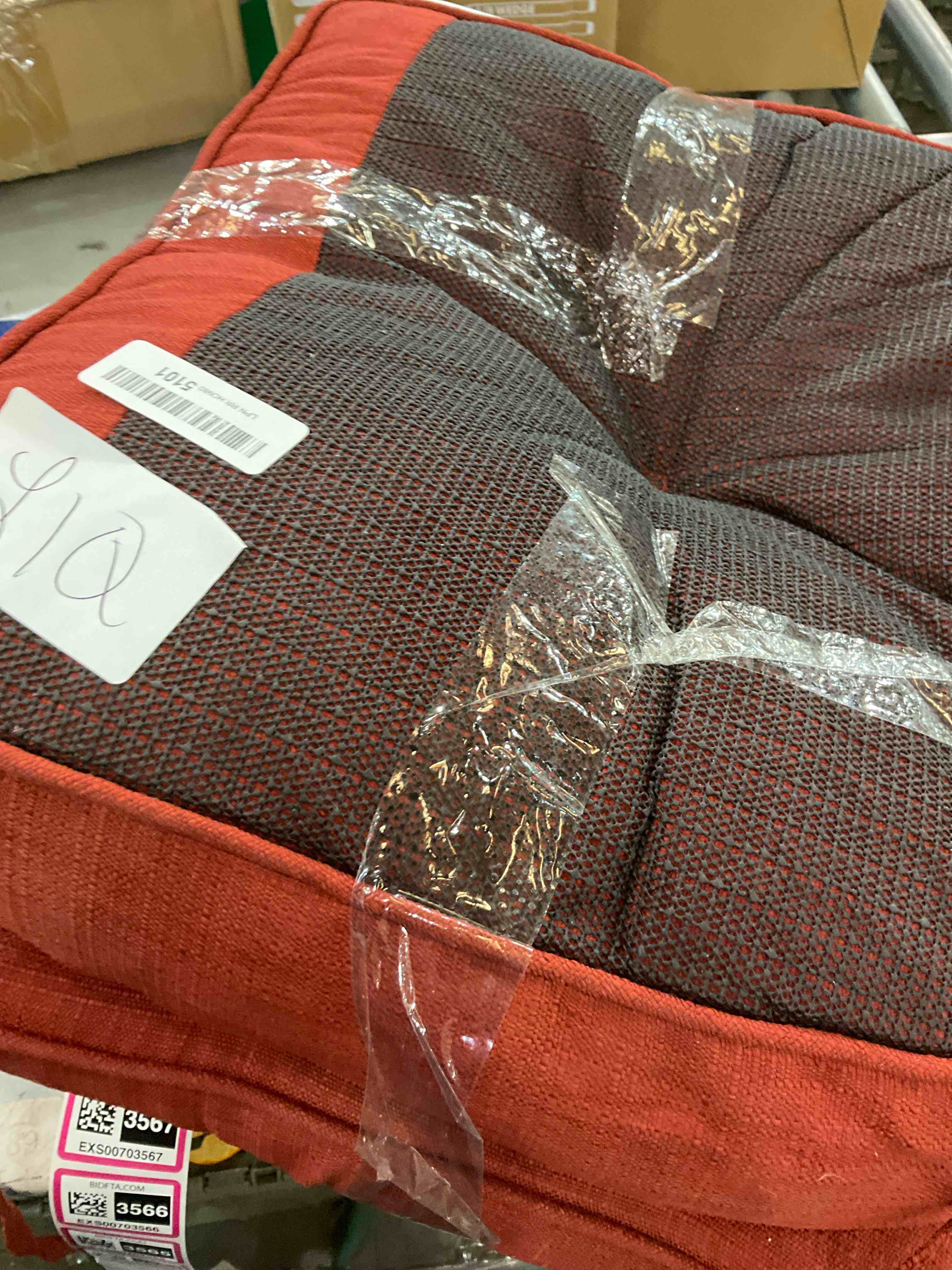 https://s3.amazonaws.com/lotting-images-prod/BargainHunt/EXS00703564_1708358499188.jpeg