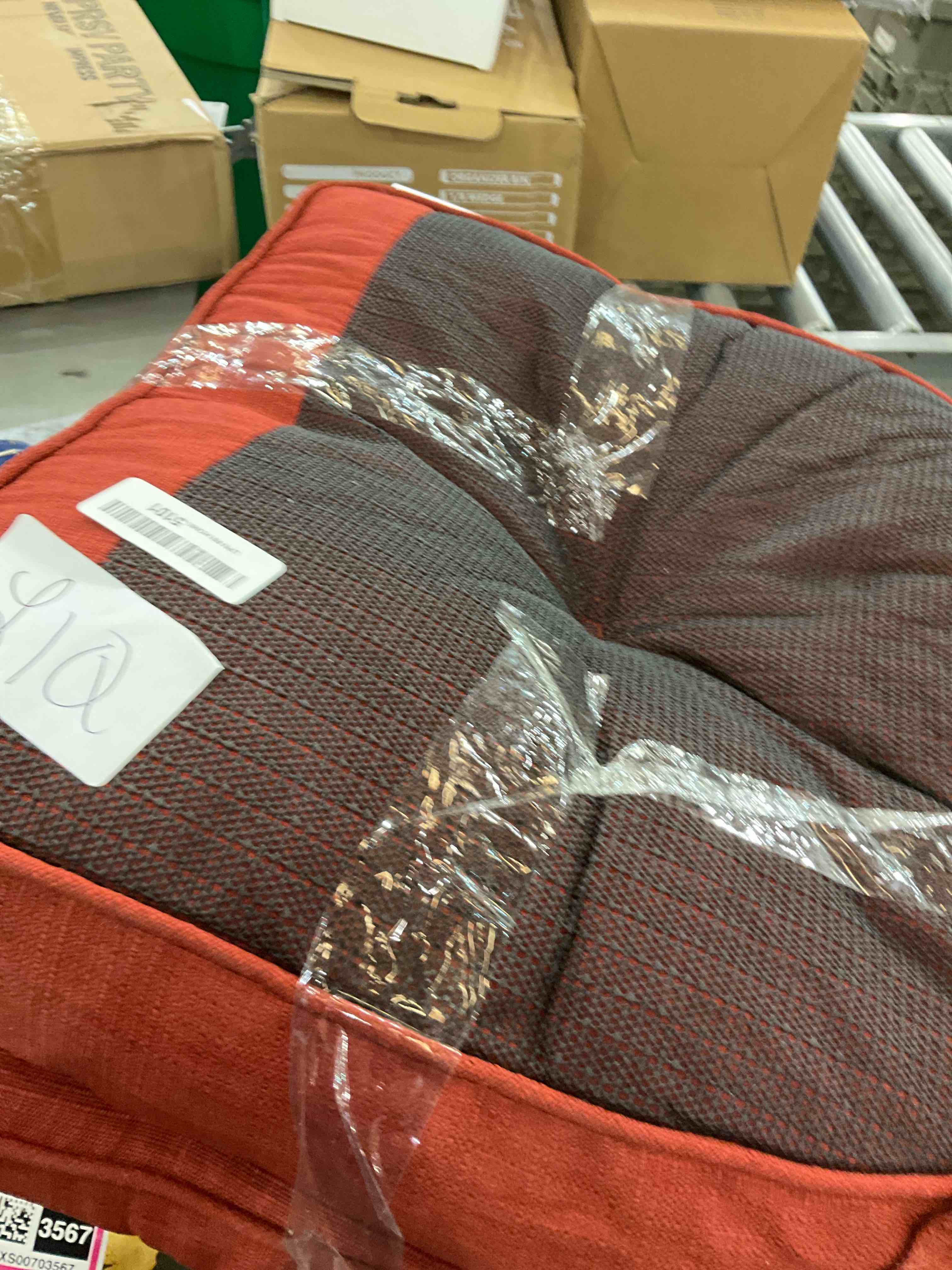https://s3.amazonaws.com/lotting-images-prod/BargainHunt/EXS00703564_1708358500309.jpeg