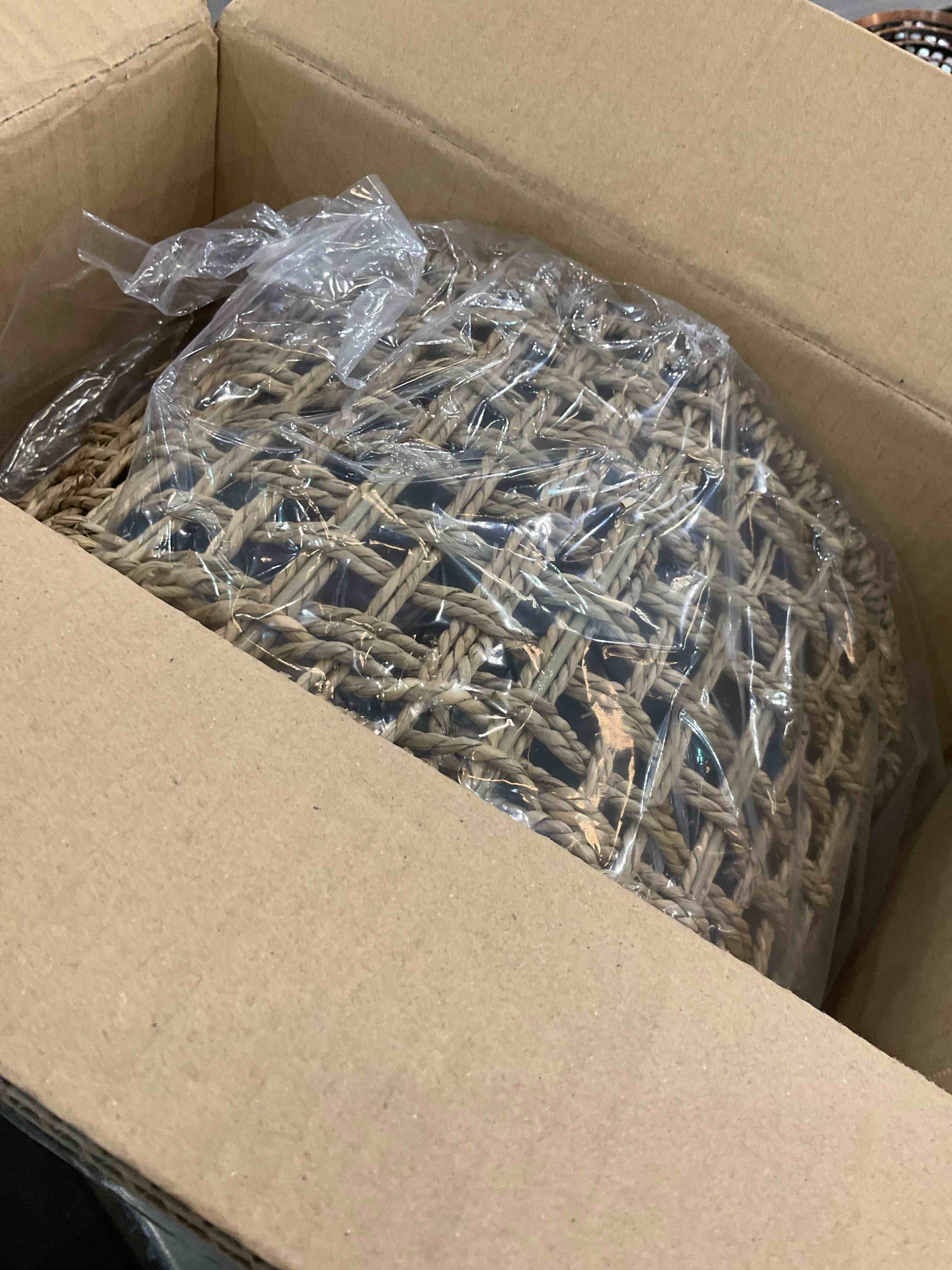 https://s3.amazonaws.com/lotting-images-prod/BargainHunt/EXS00703739_1708447371700.jpeg
