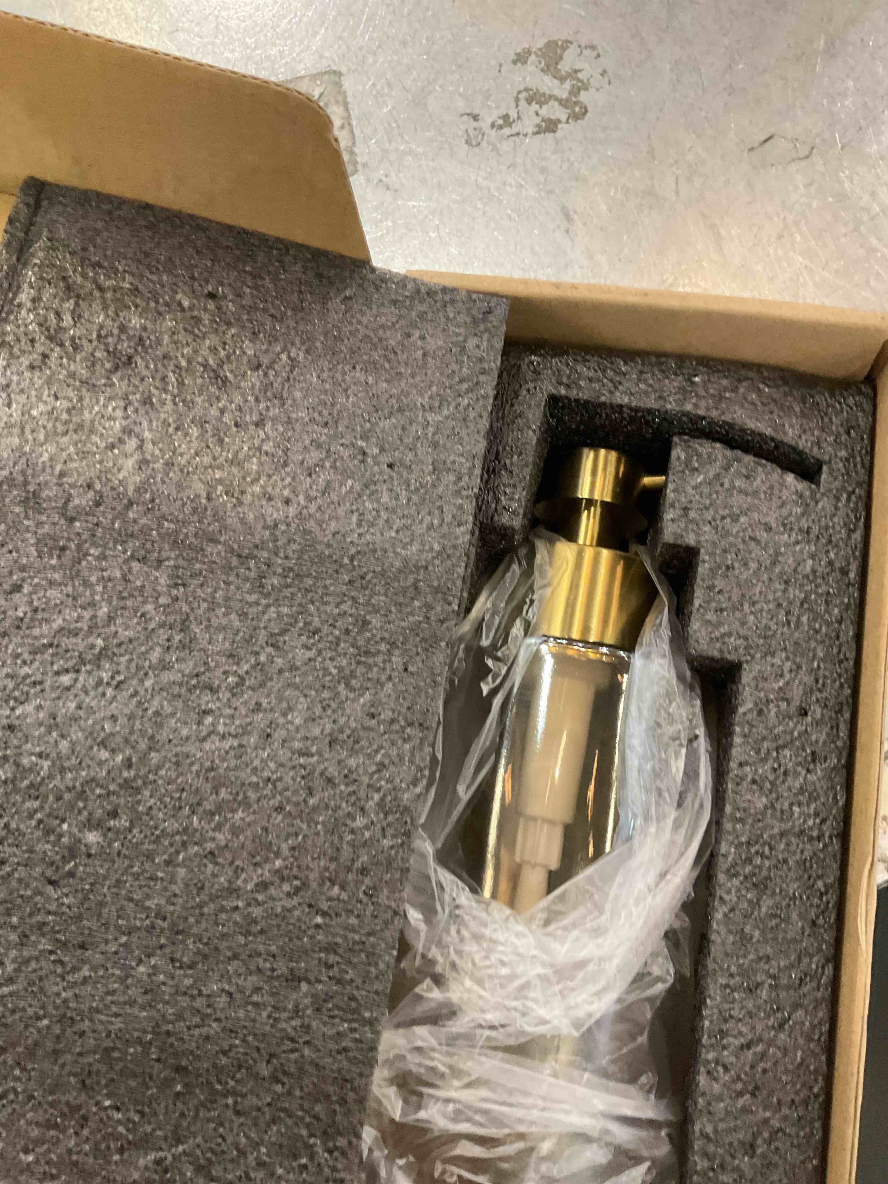 https://s3.amazonaws.com/lotting-images-prod/BargainHunt/EXS00703770_1708455064571.jpeg