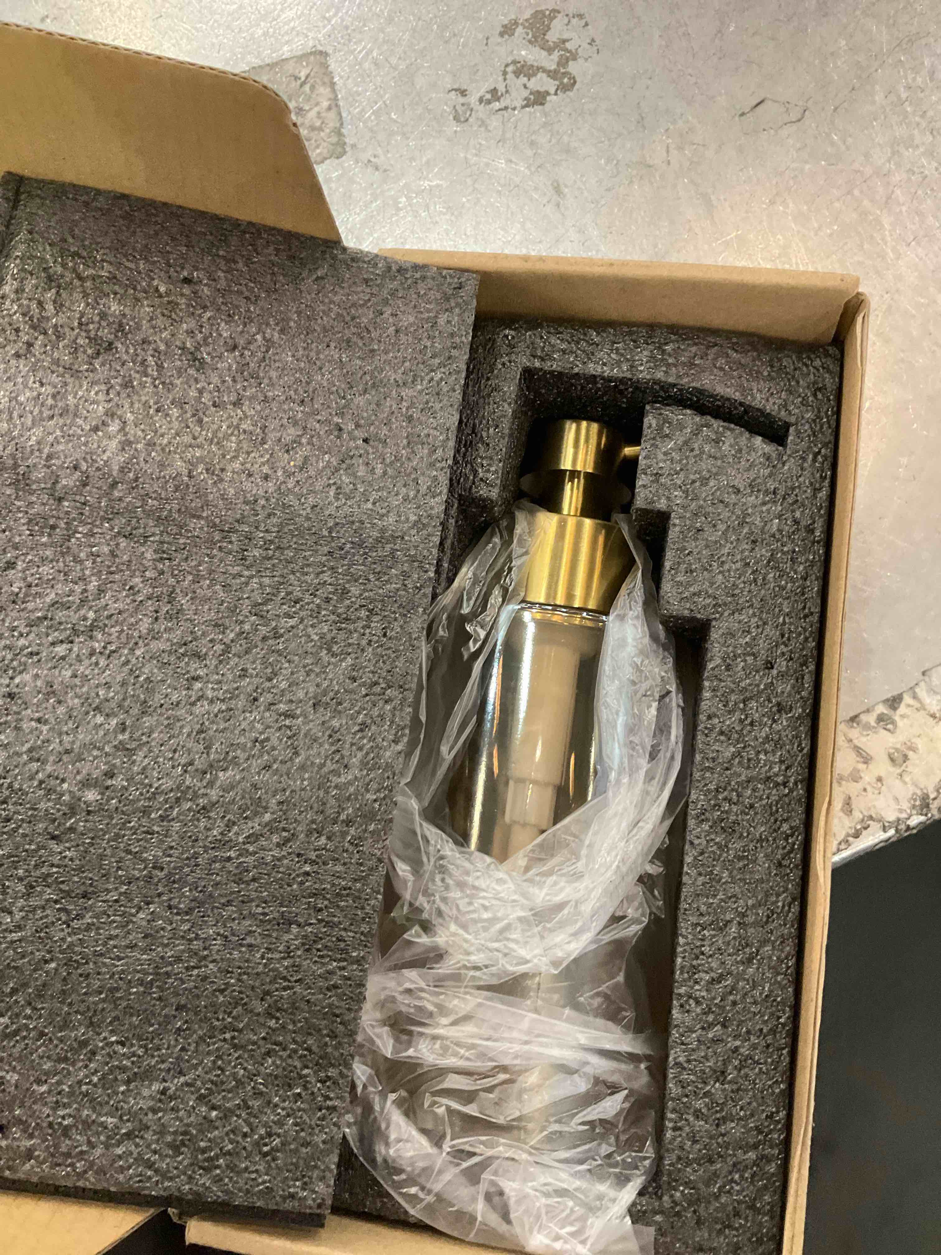 https://s3.amazonaws.com/lotting-images-prod/BargainHunt/EXS00703770_1708455066467.jpeg