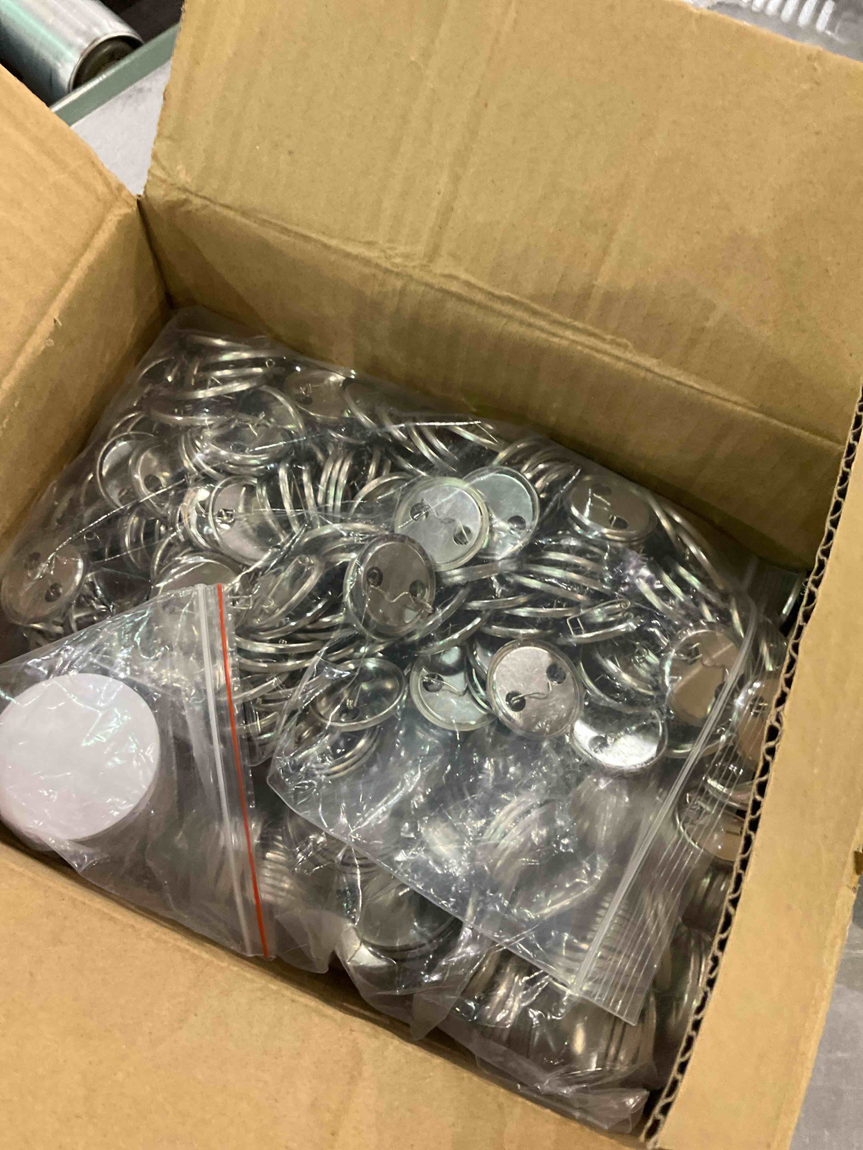 https://s3.amazonaws.com/lotting-images-prod/BargainHunt/EXS00703784_1708519337514.jpeg