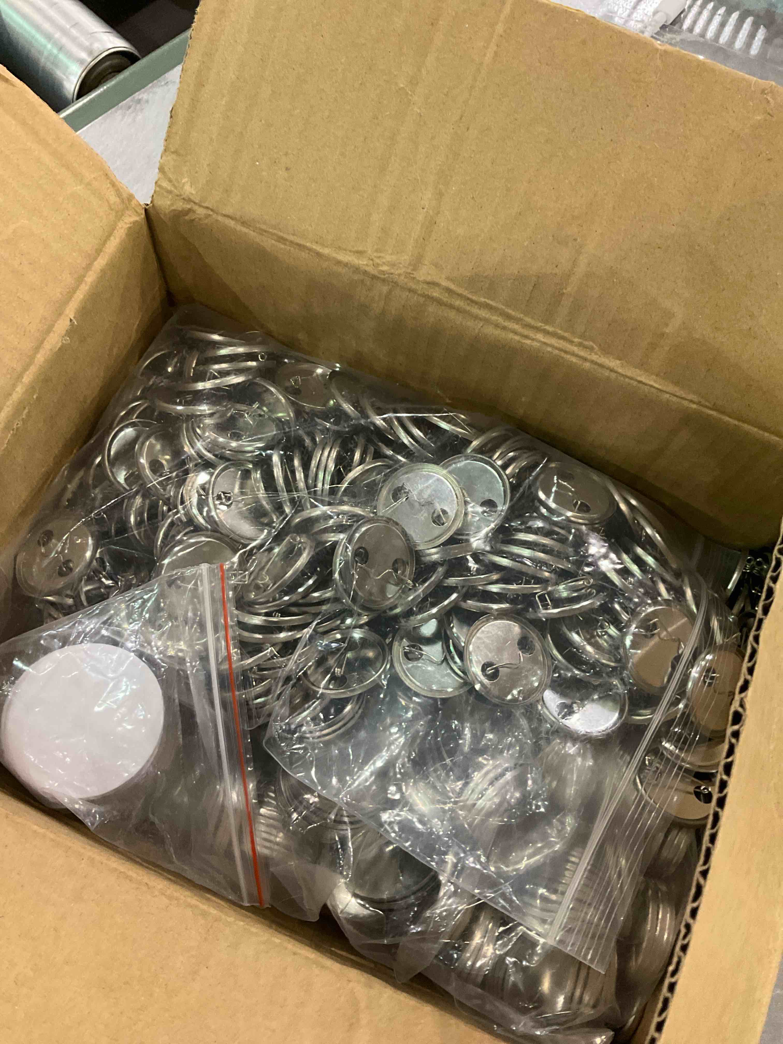 https://s3.amazonaws.com/lotting-images-prod/BargainHunt/EXS00703784_1708519338623.jpeg