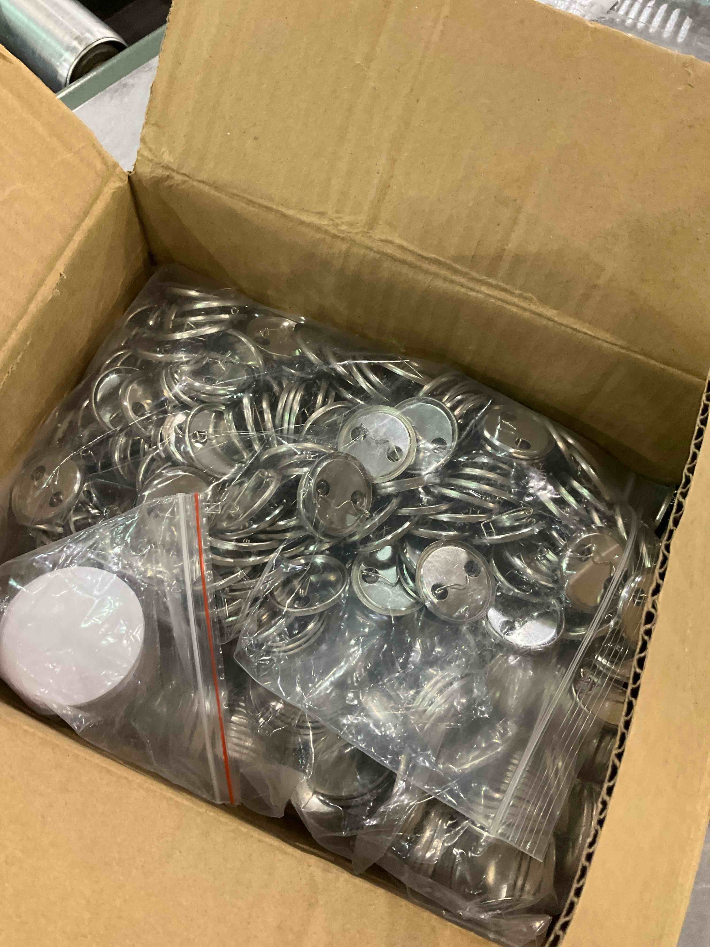 https://s3.amazonaws.com/lotting-images-prod/BargainHunt/EXS00703784_1708519339622.jpeg
