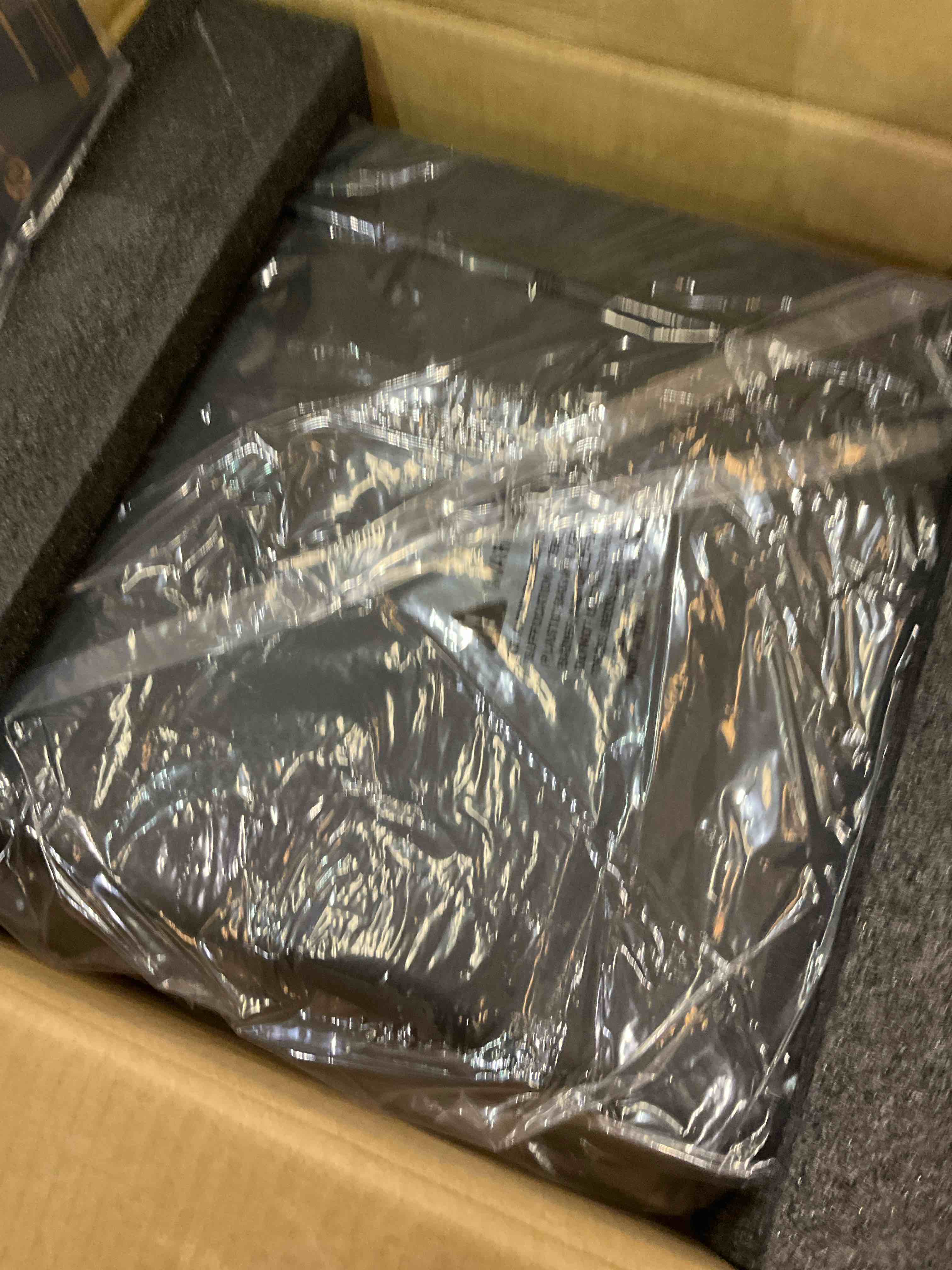 https://s3.amazonaws.com/lotting-images-prod/BargainHunt/EXS00703834_1708526781684.jpeg