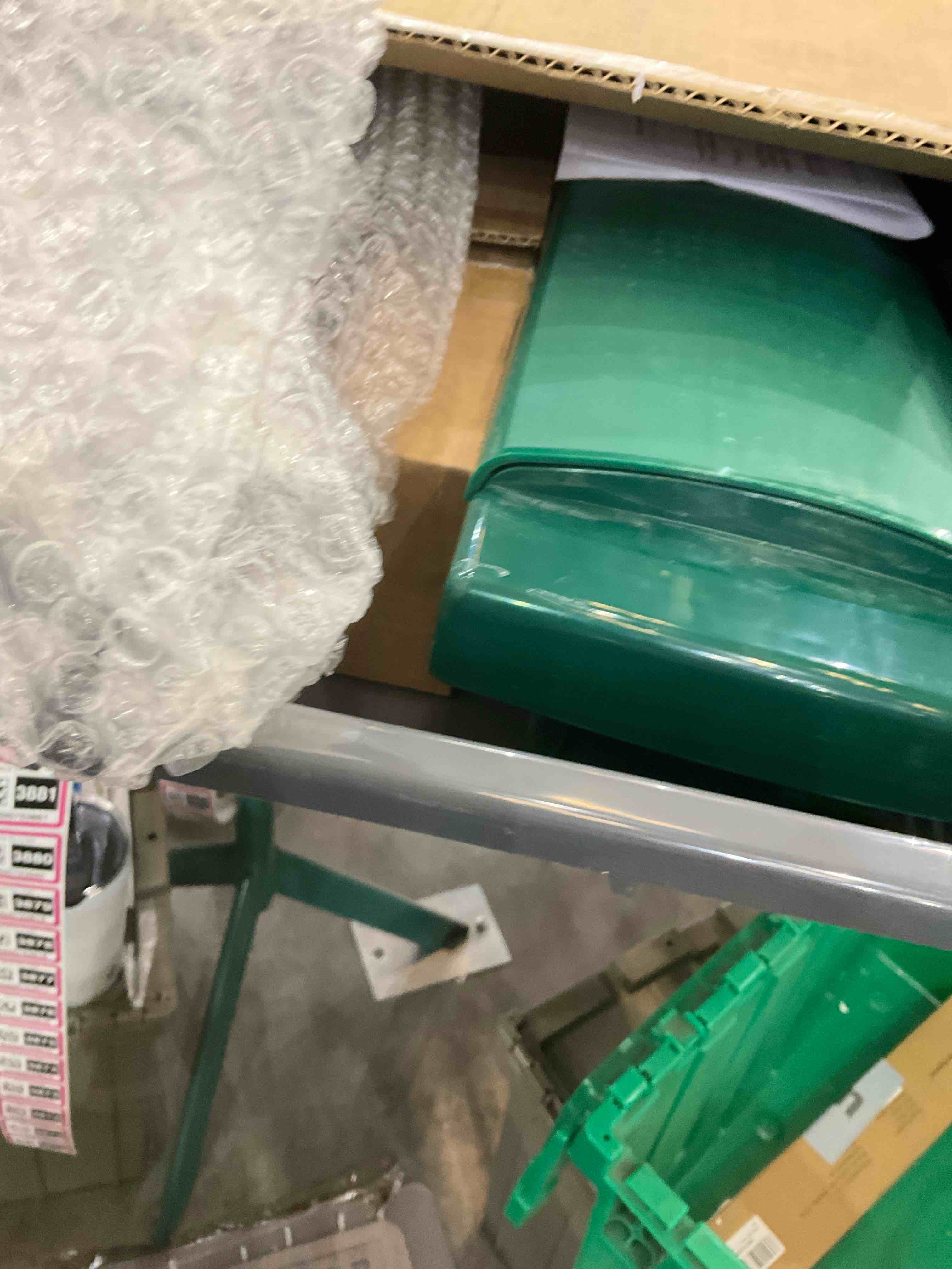 https://s3.amazonaws.com/lotting-images-prod/BargainHunt/EXS00703870_1708533439979.jpeg
