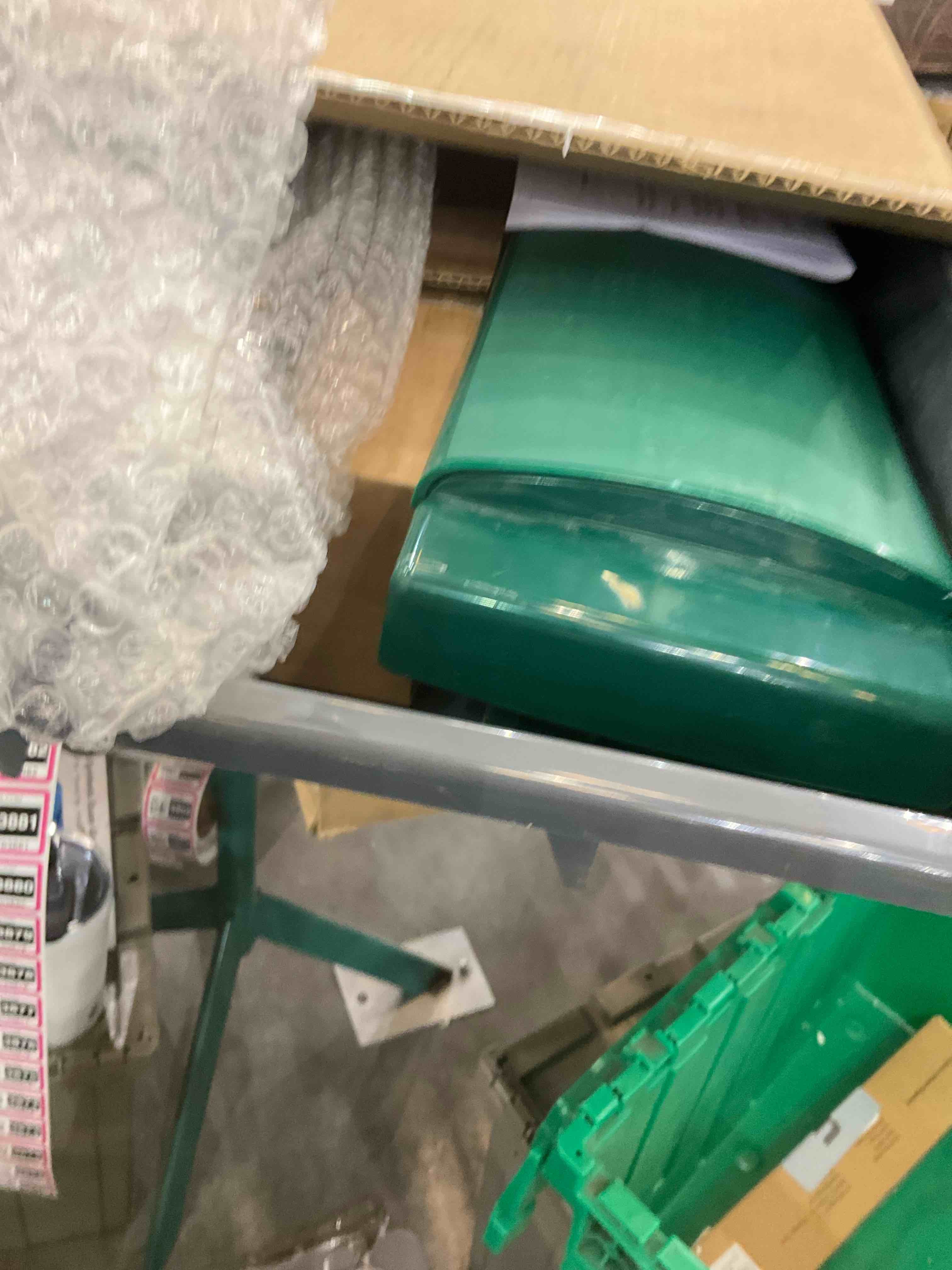 https://s3.amazonaws.com/lotting-images-prod/BargainHunt/EXS00703870_1708533441588.jpeg