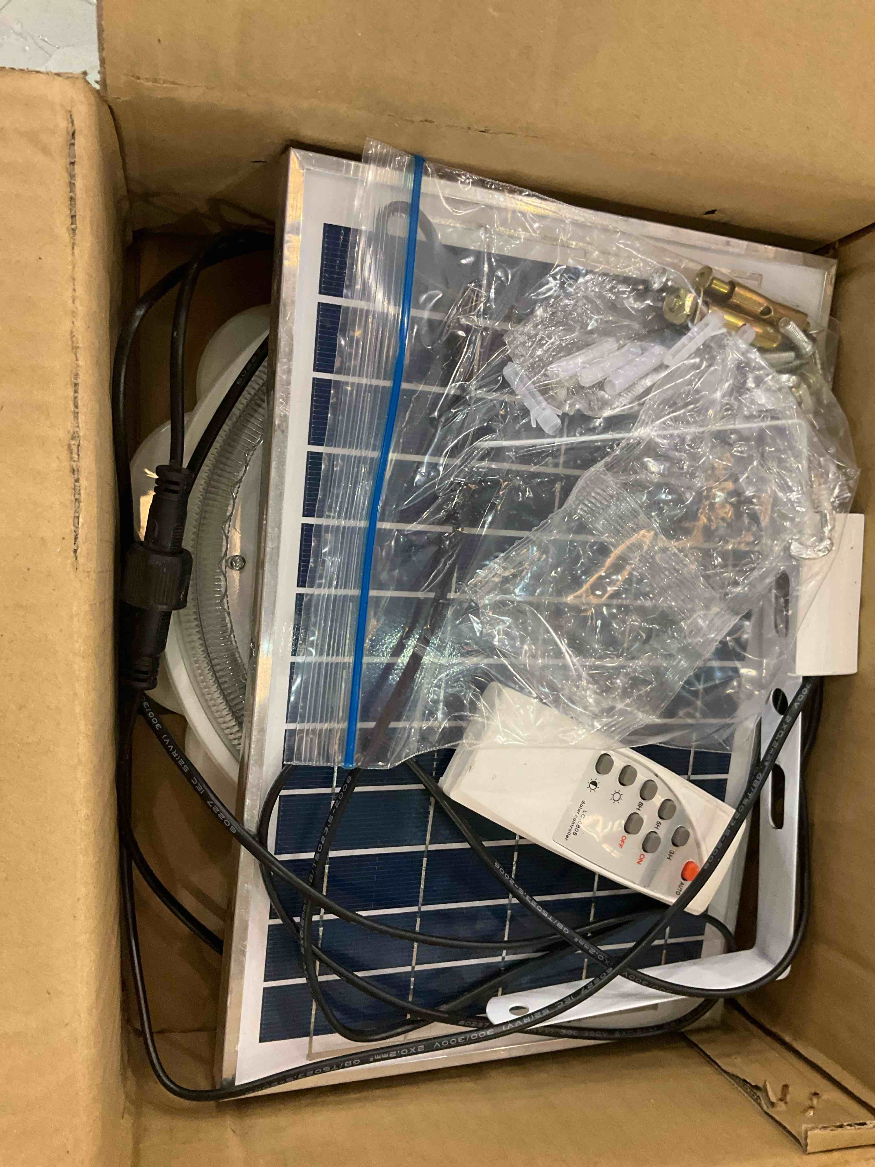 https://s3.amazonaws.com/lotting-images-prod/BargainHunt/EXS00705269_1706729314830.jpeg