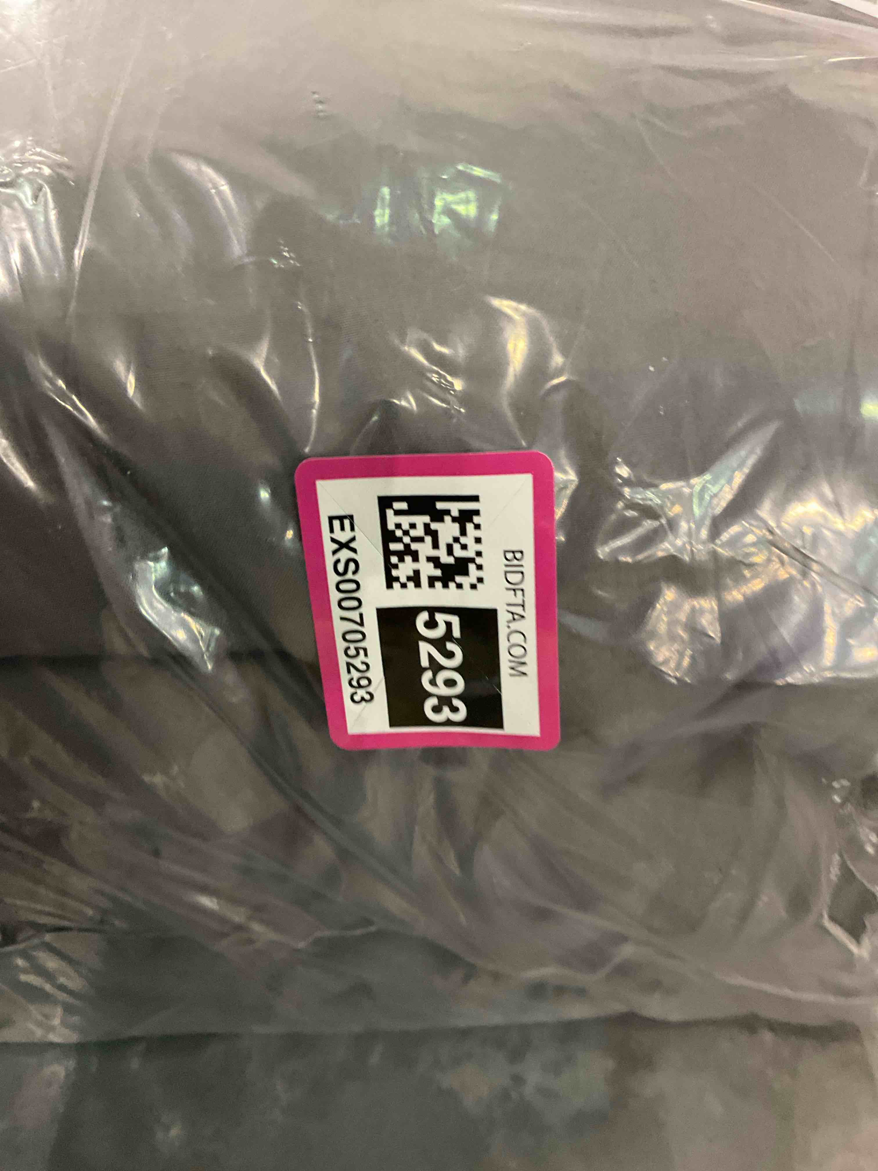 https://s3.amazonaws.com/lotting-images-prod/BargainHunt/EXS00705293_1706789367960.jpeg