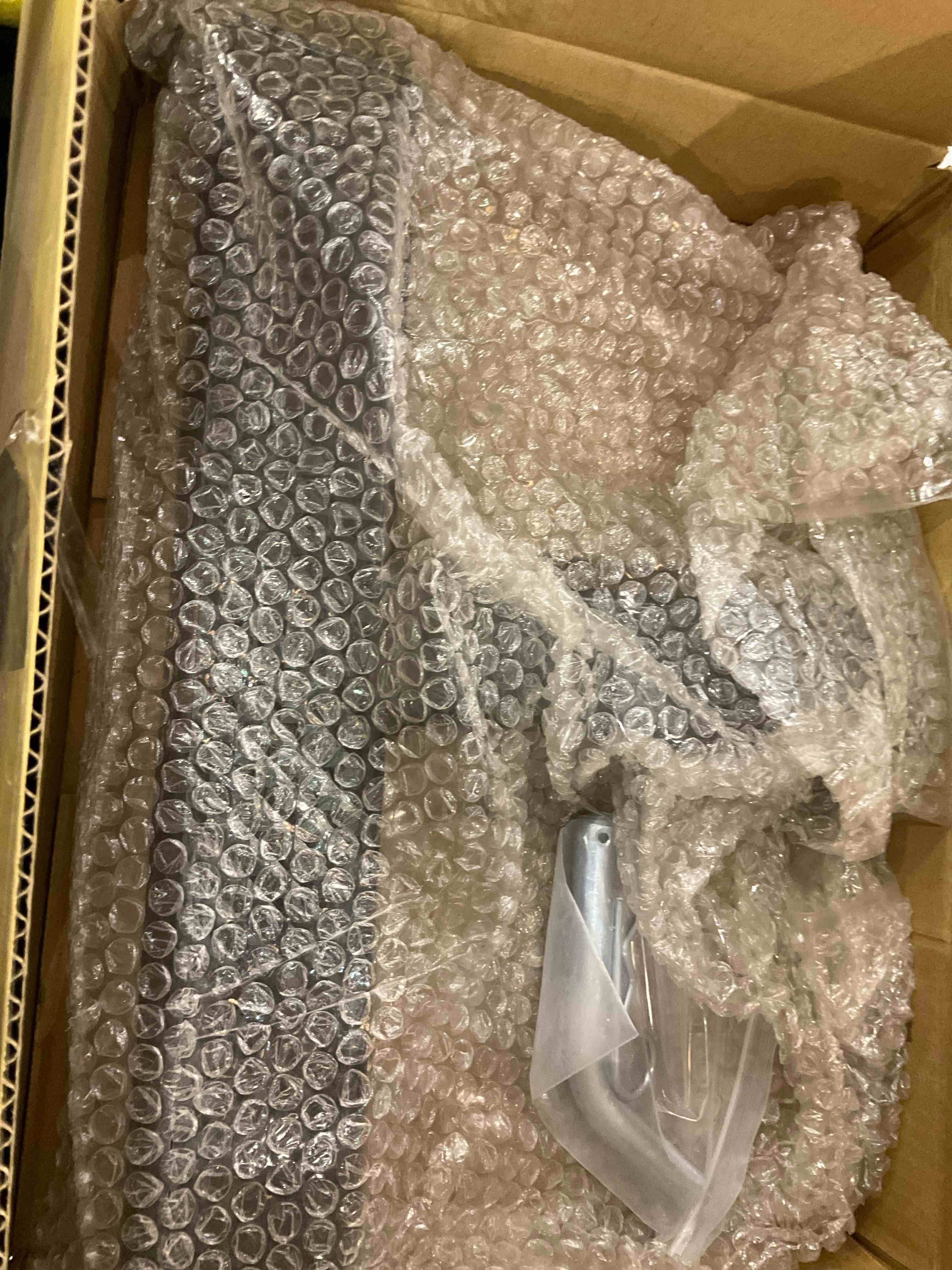https://s3.amazonaws.com/lotting-images-prod/BargainHunt/EXS00705431_1706817146170.jpeg