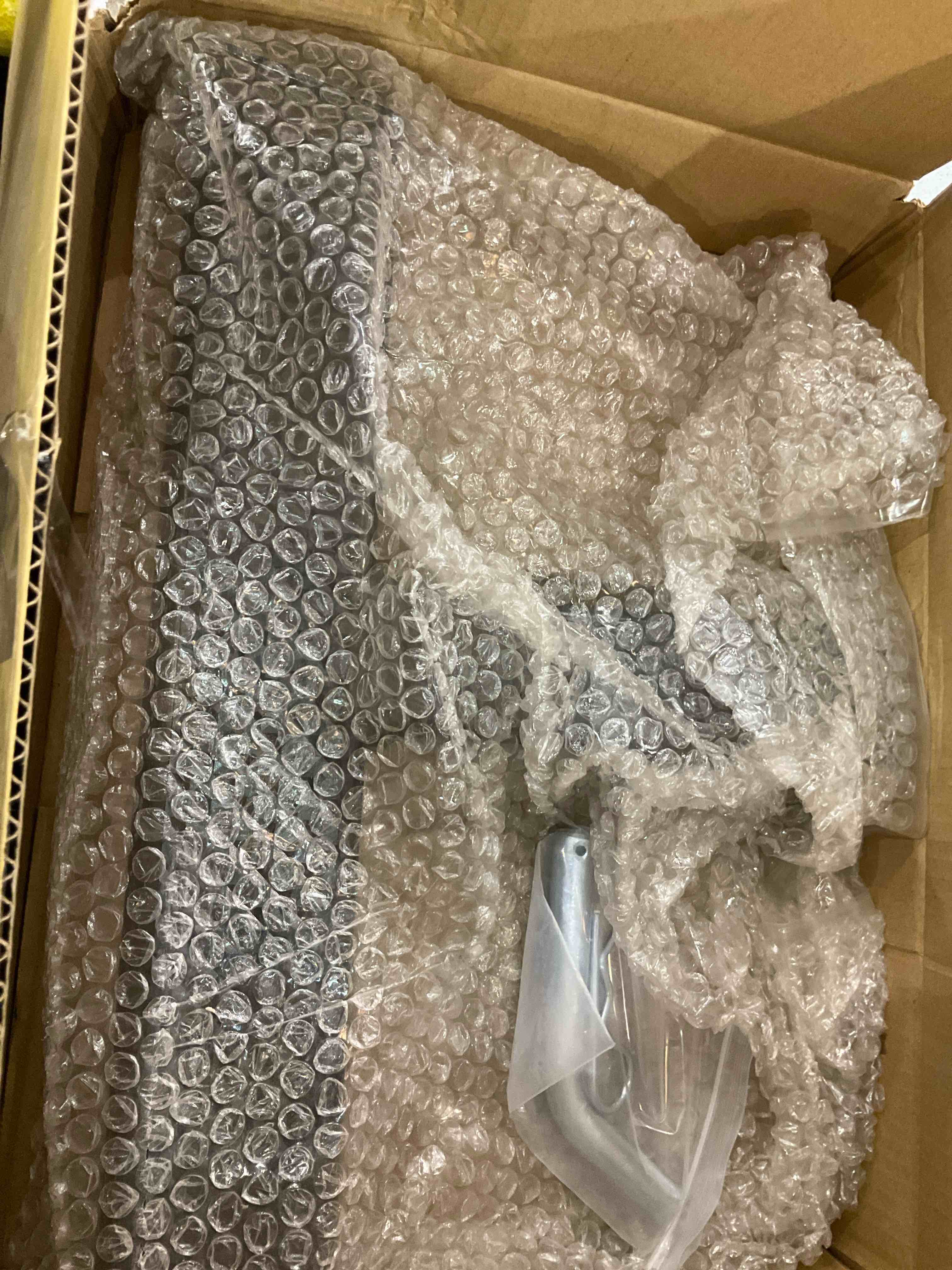 https://s3.amazonaws.com/lotting-images-prod/BargainHunt/EXS00705431_1706817147507.jpeg