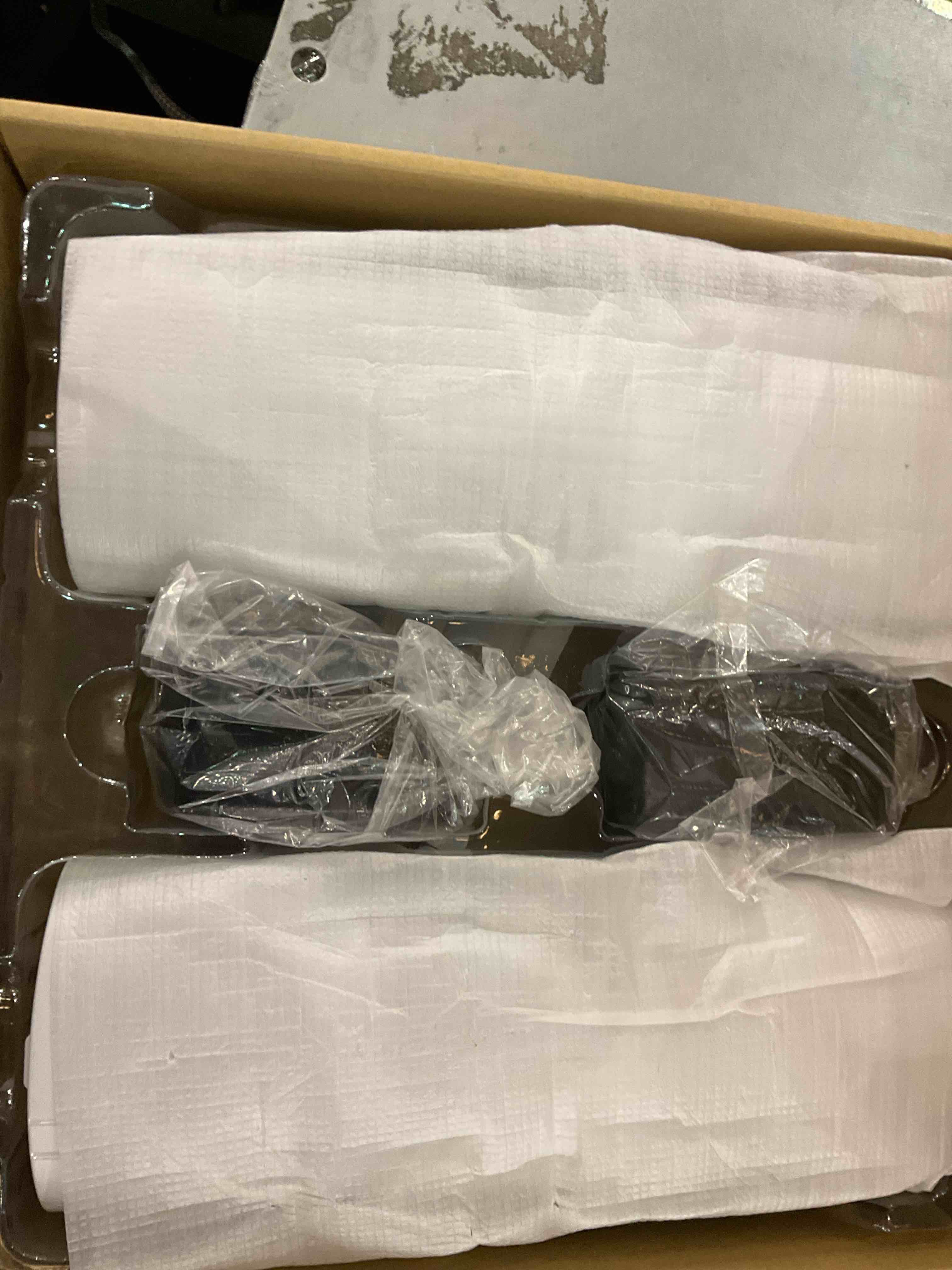 https://s3.amazonaws.com/lotting-images-prod/BargainHunt/EXS00705586_1707145727097.jpeg