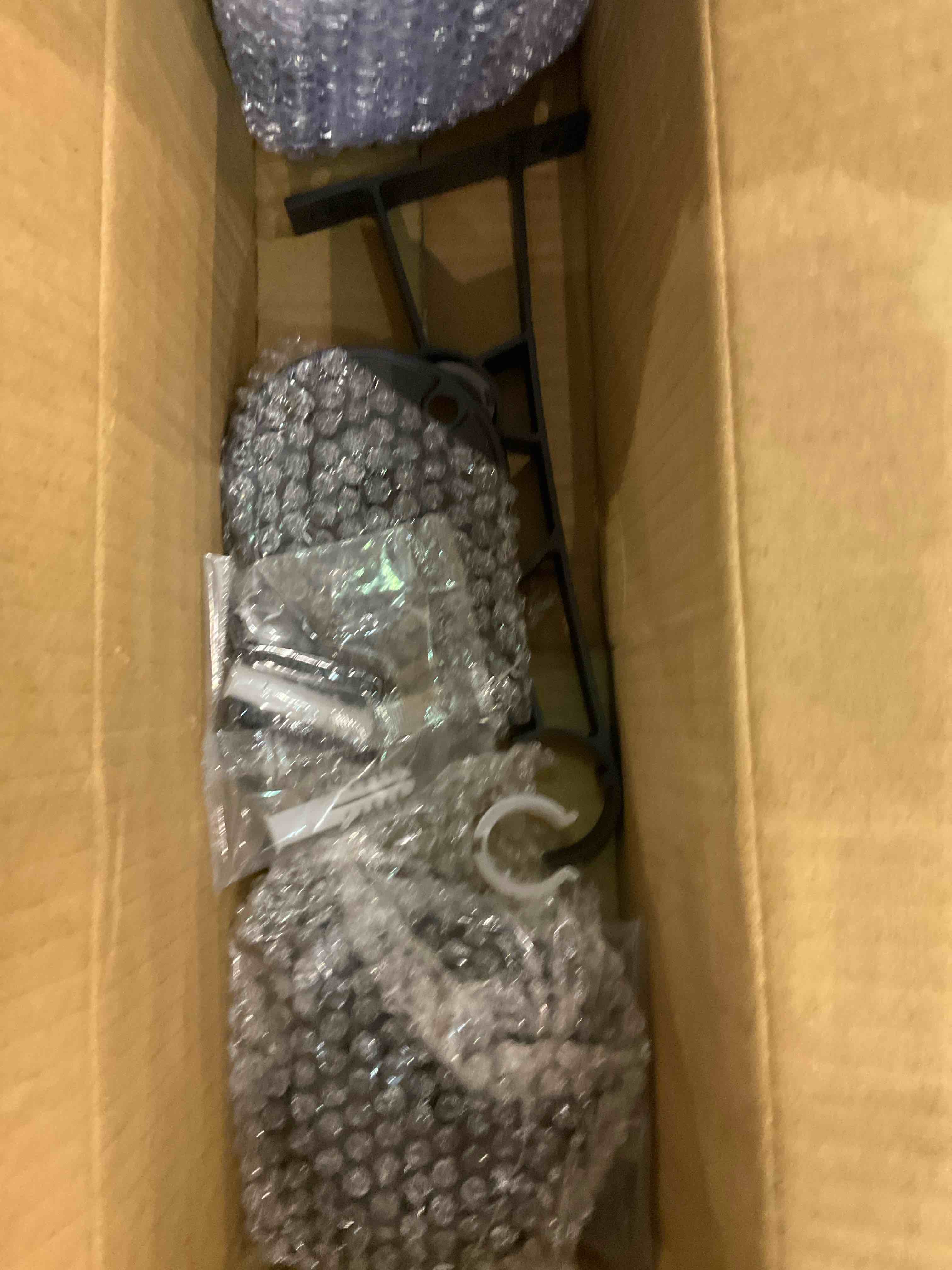 https://s3.amazonaws.com/lotting-images-prod/BargainHunt/EXS00705797_1707309875400.jpeg