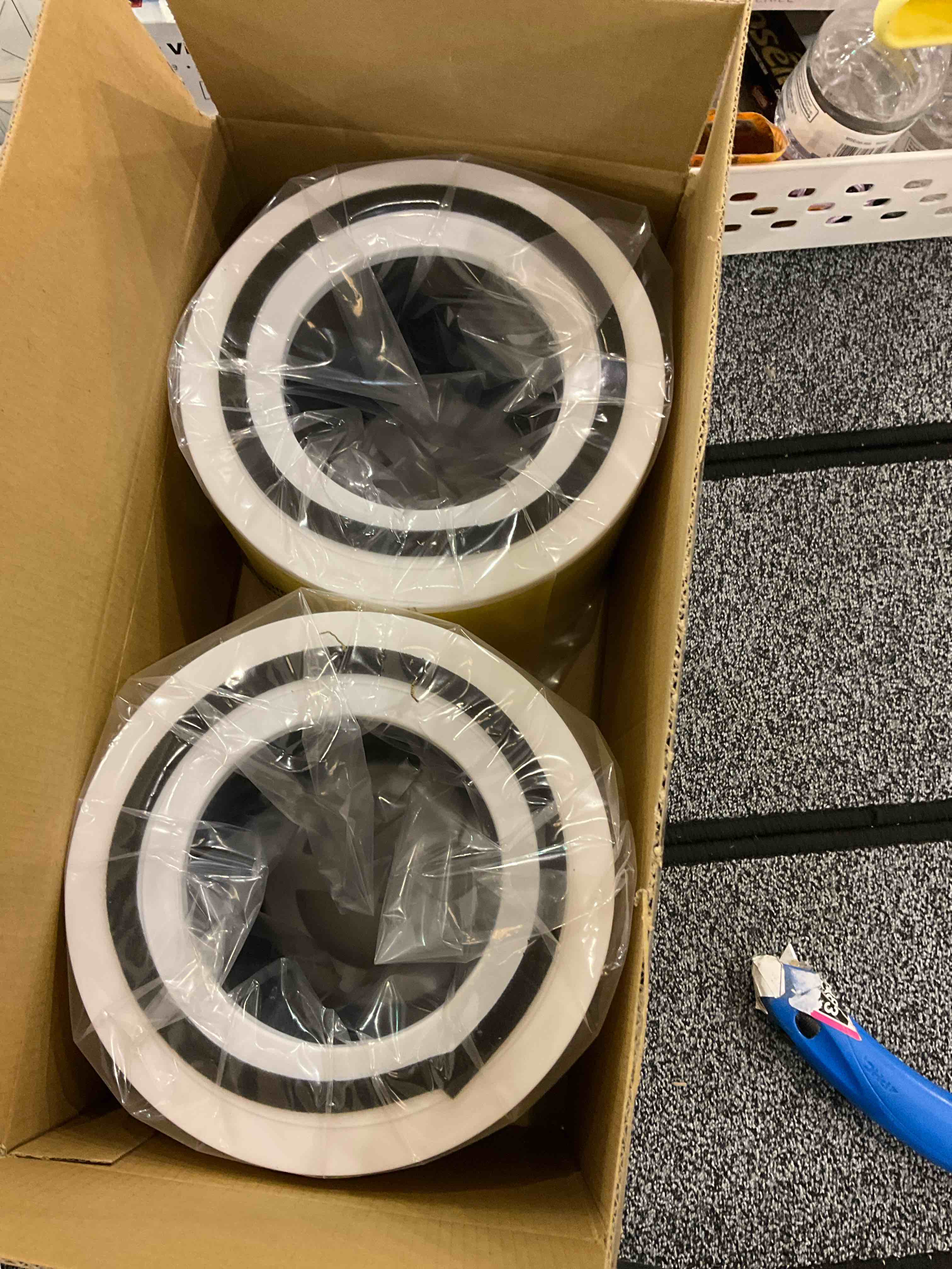 https://s3.amazonaws.com/lotting-images-prod/BargainHunt/EXS00706113_1706552192559.jpeg