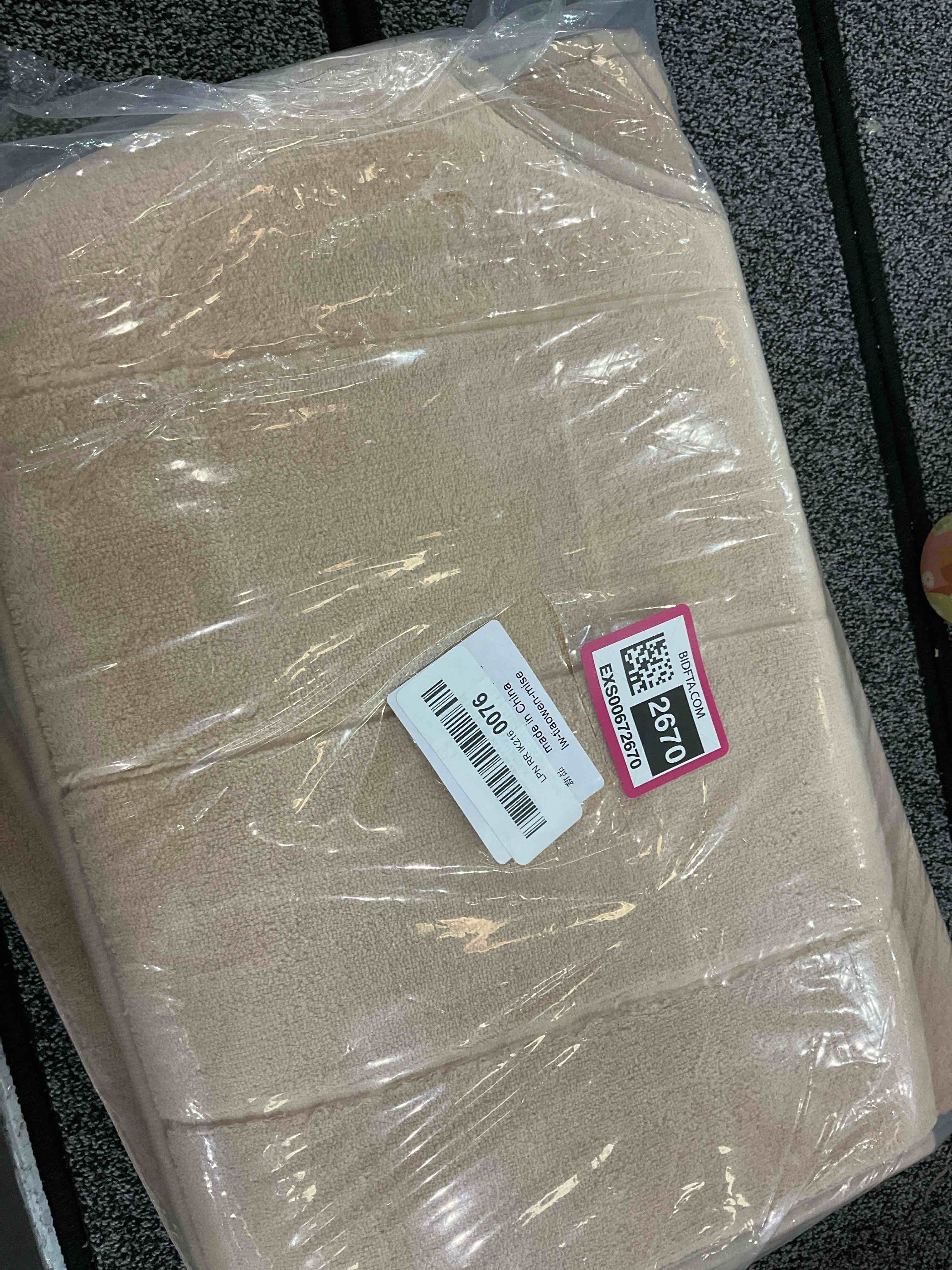 https://s3.amazonaws.com/lotting-images-prod/BargainHunt/EXS00706262_1706640398507.jpeg