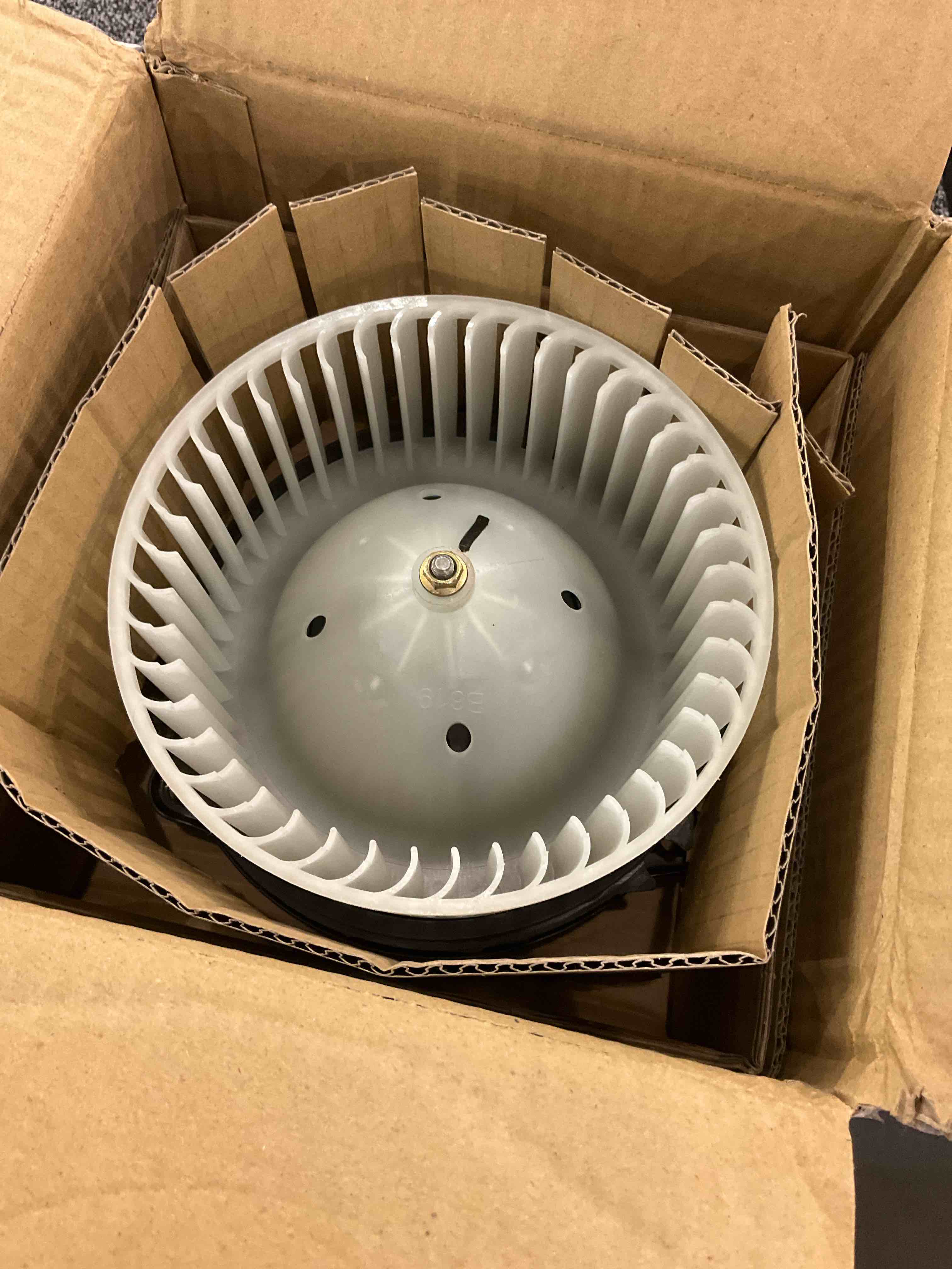 https://s3.amazonaws.com/lotting-images-prod/BargainHunt/EXS00706393_1706723018122.jpeg